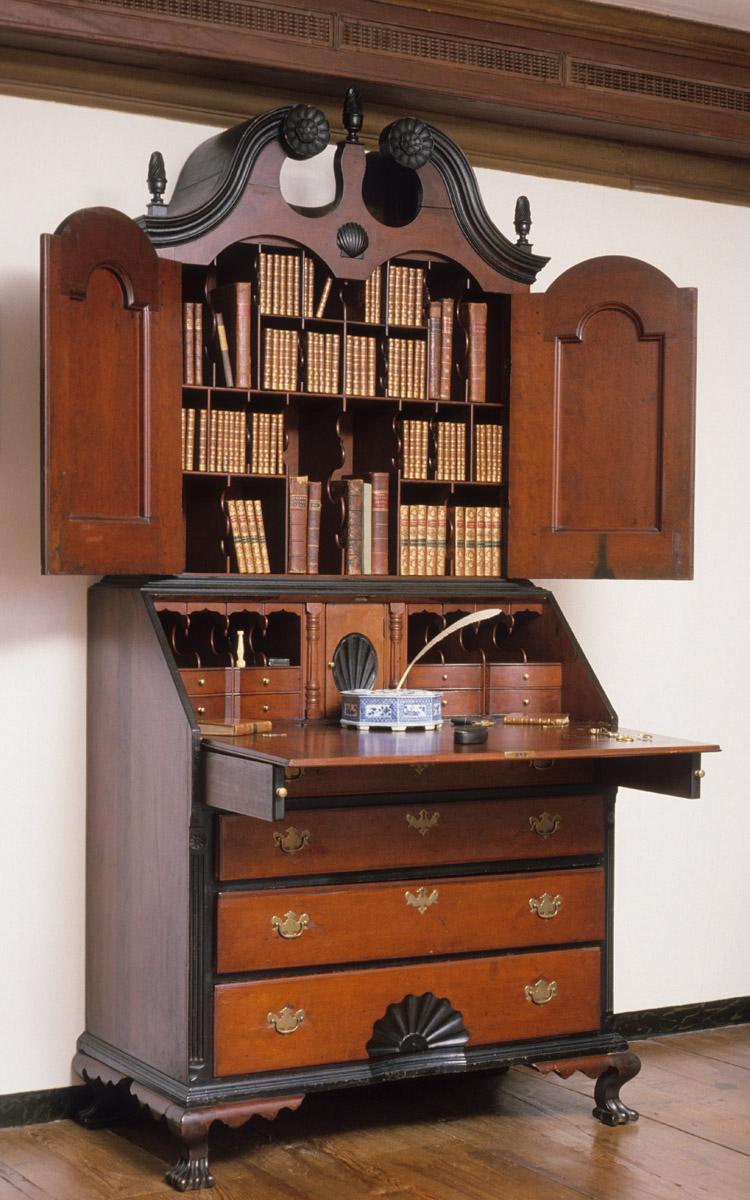 1958.1510 Desk and bookcase, view 2