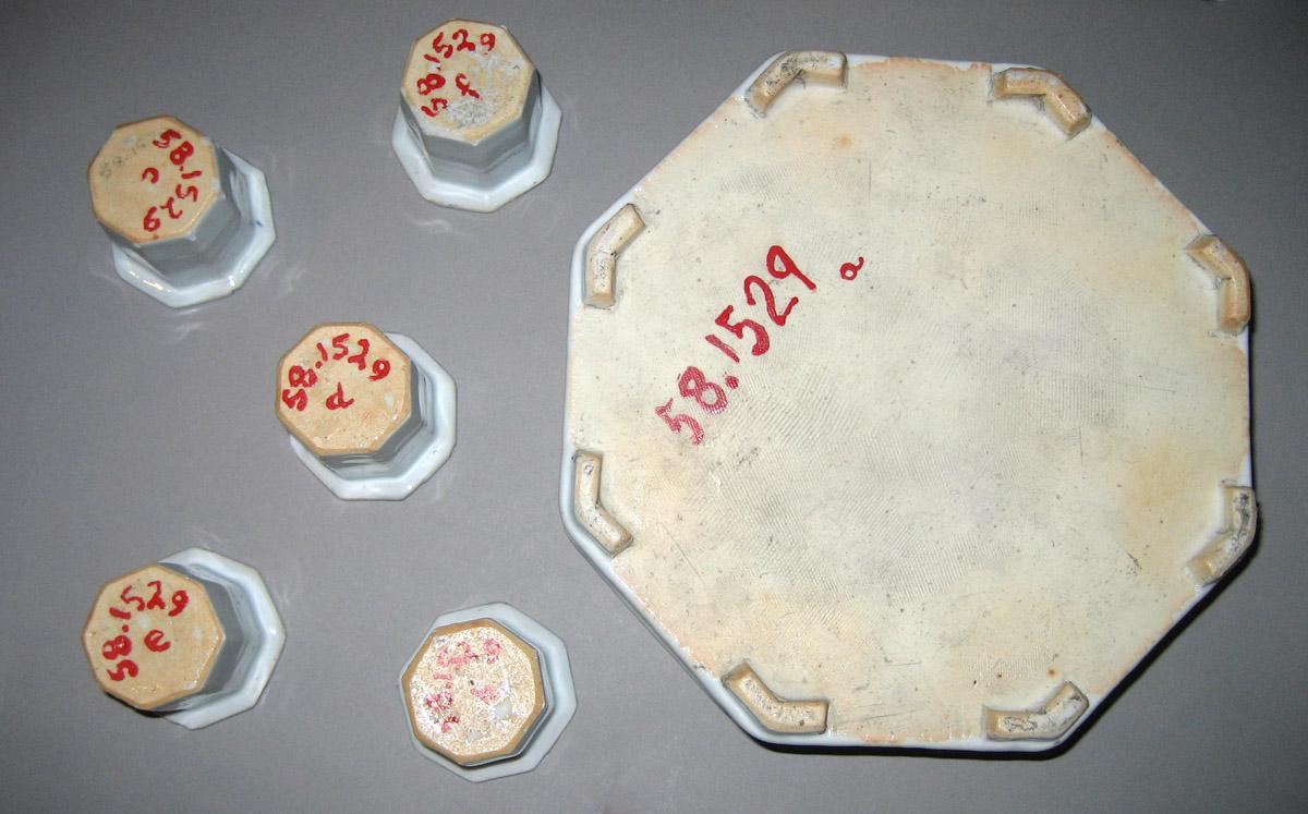 1958.1529 A-F Porcelain Inkstand underside