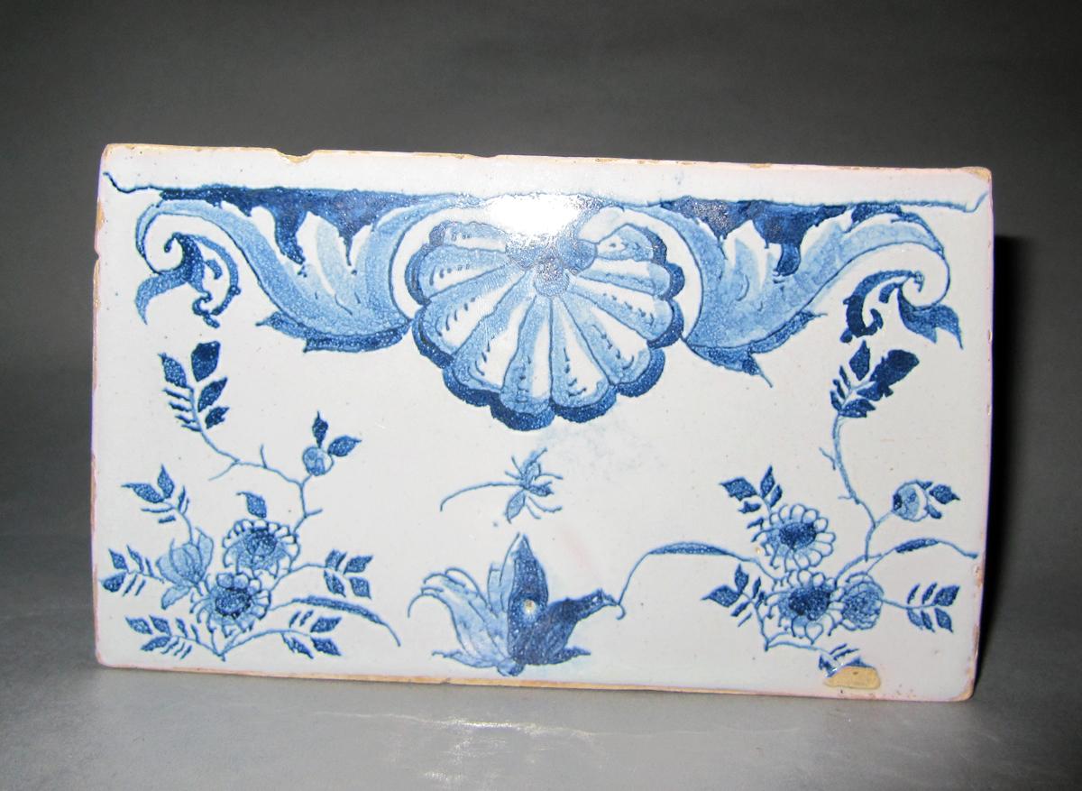 1958.1530 Delft flower container