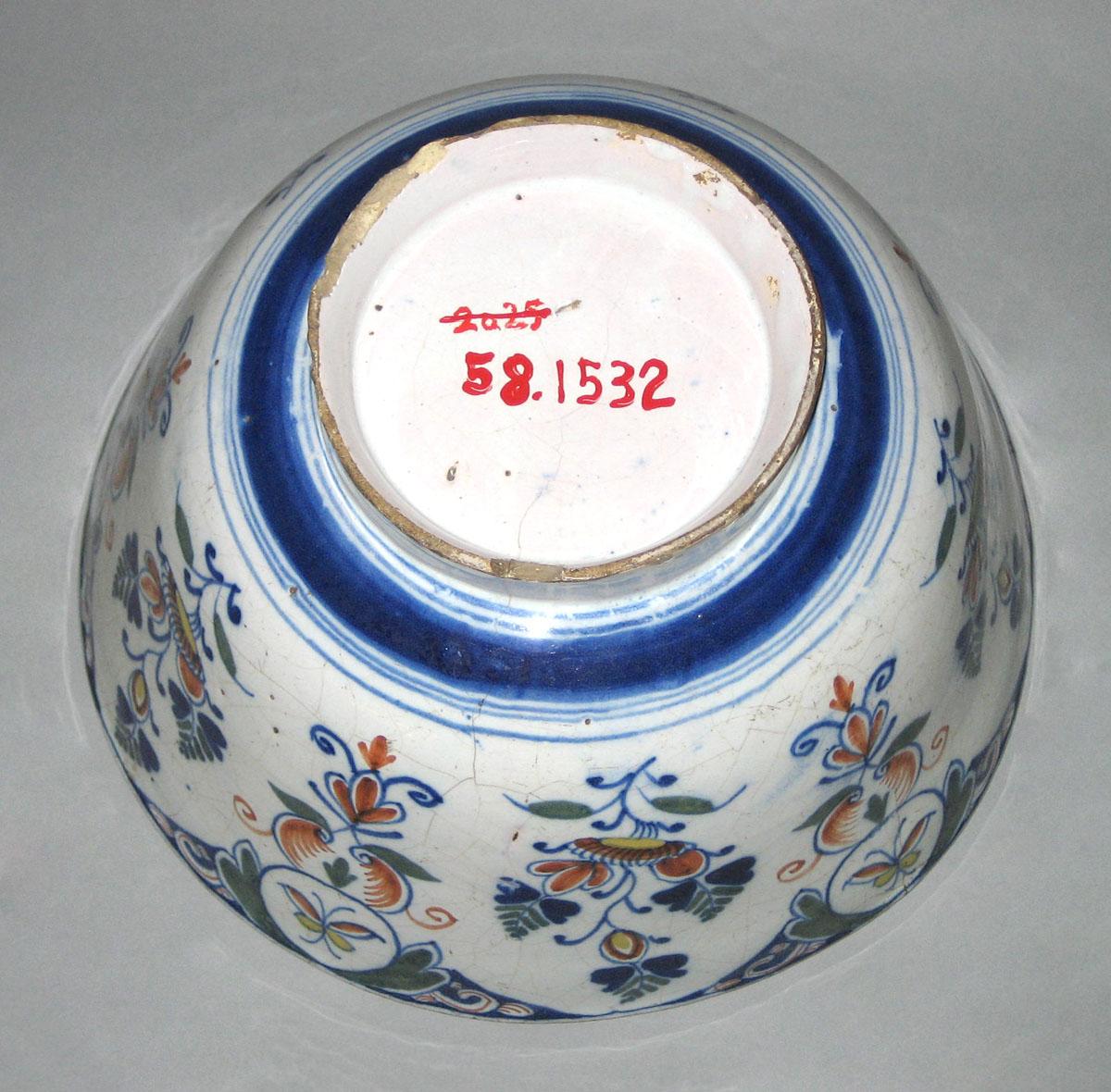 1958.1532 Delft punch bowl bottom