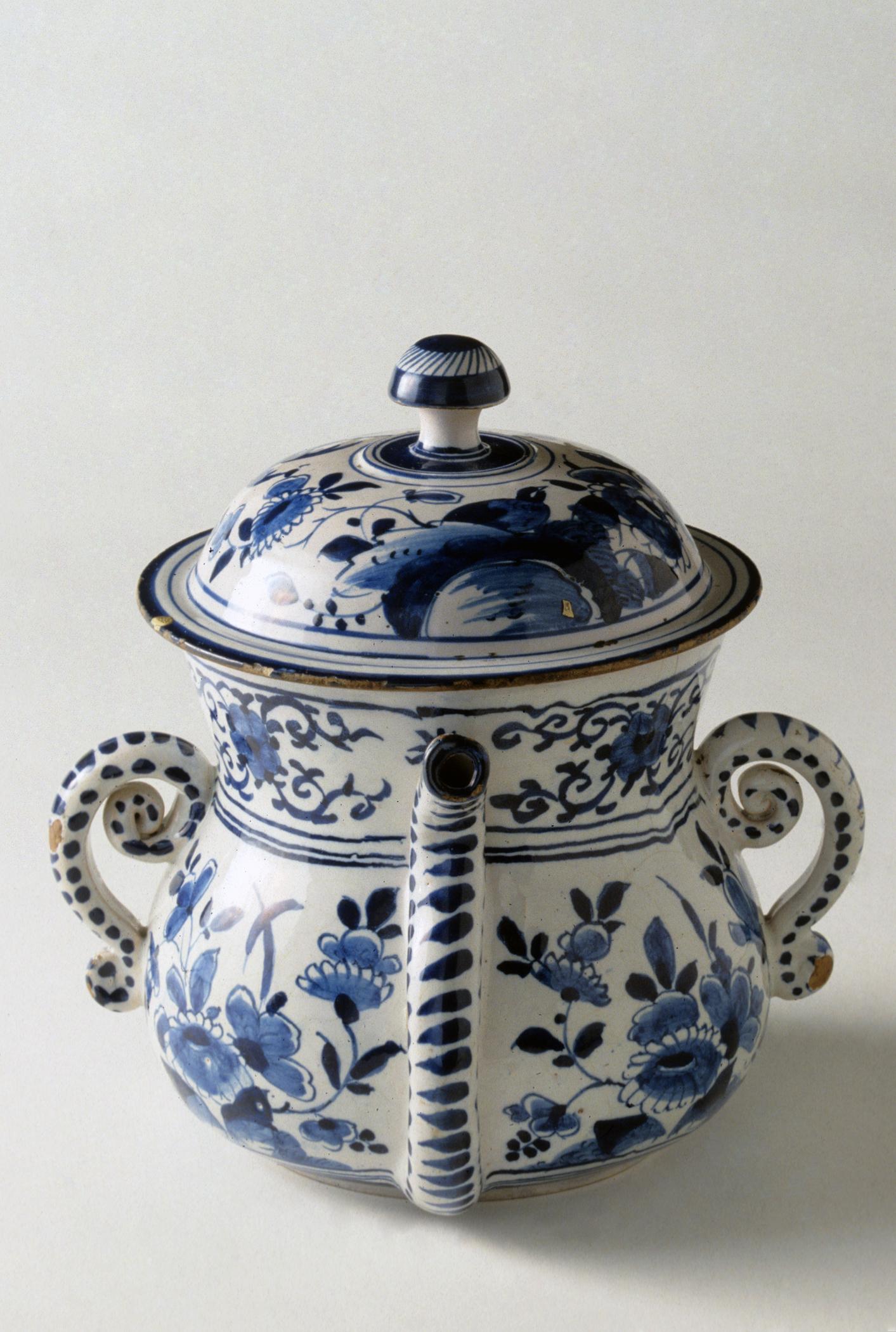 1958.1533 A, B Posset pot and cover