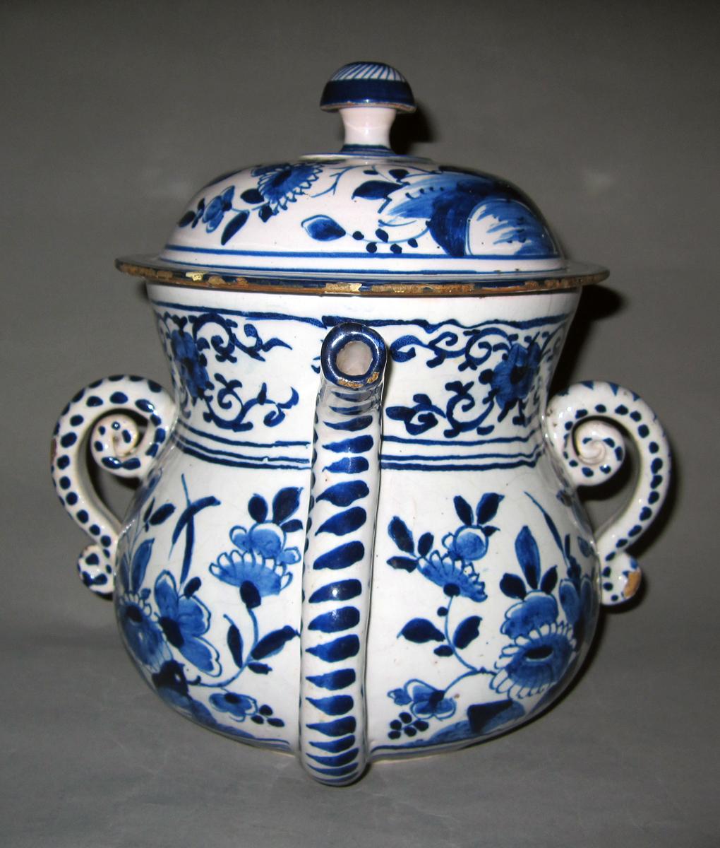 1958.1533 A,B Delt posset pot face 1