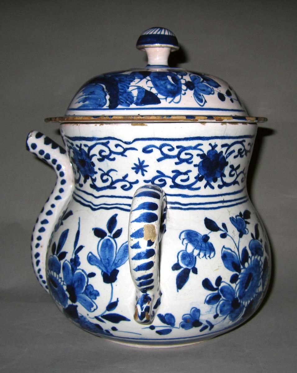 1958.1533 A,B Delt posset pot handle