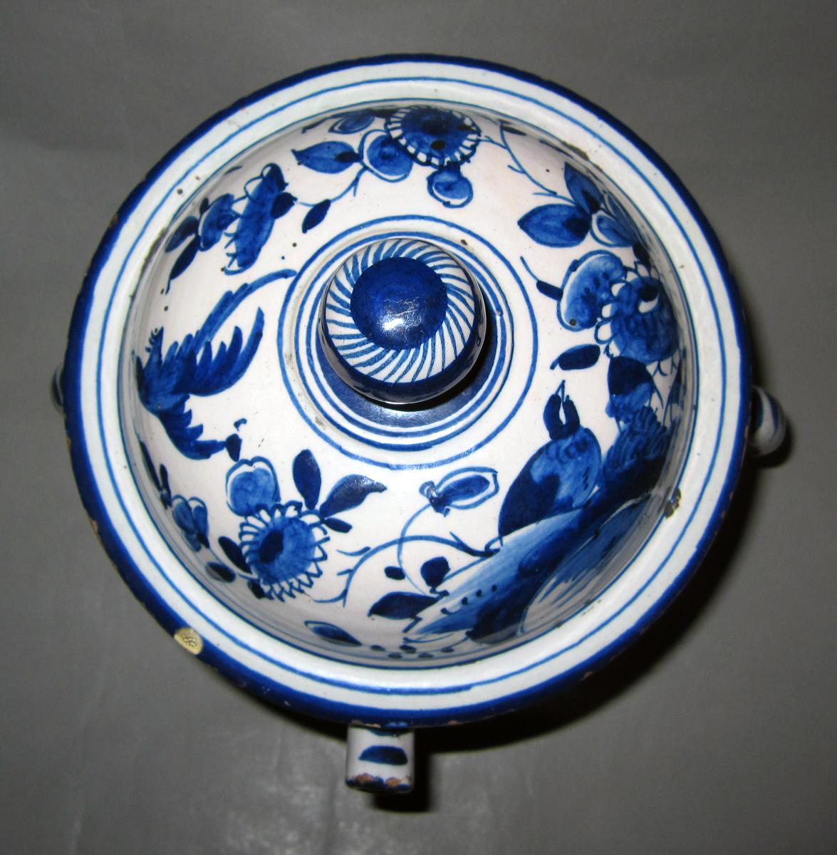 1958.1533 A,B Delt posset pot top