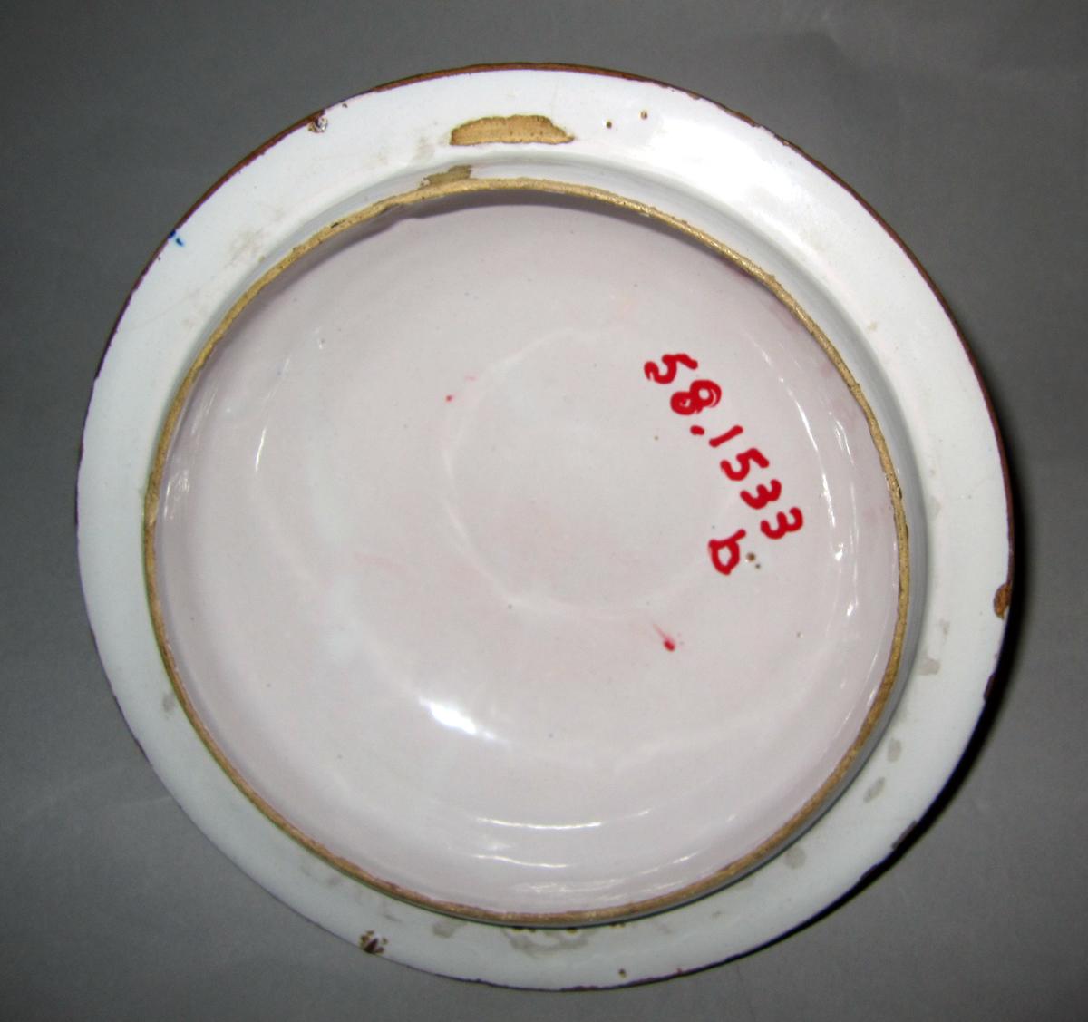 1958.1533 B Delt posset pot lid underside