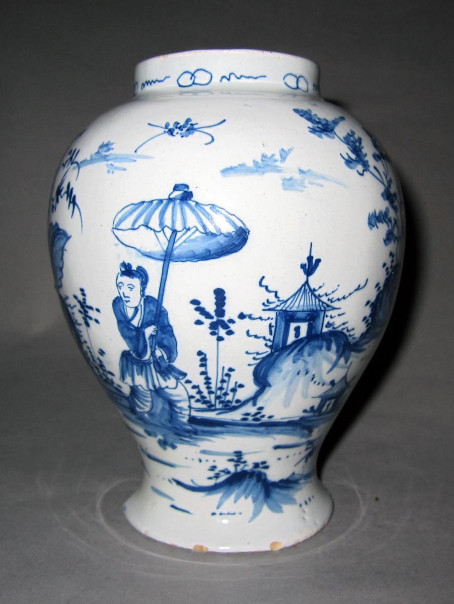 1958.1534.001 Delft flower container face one