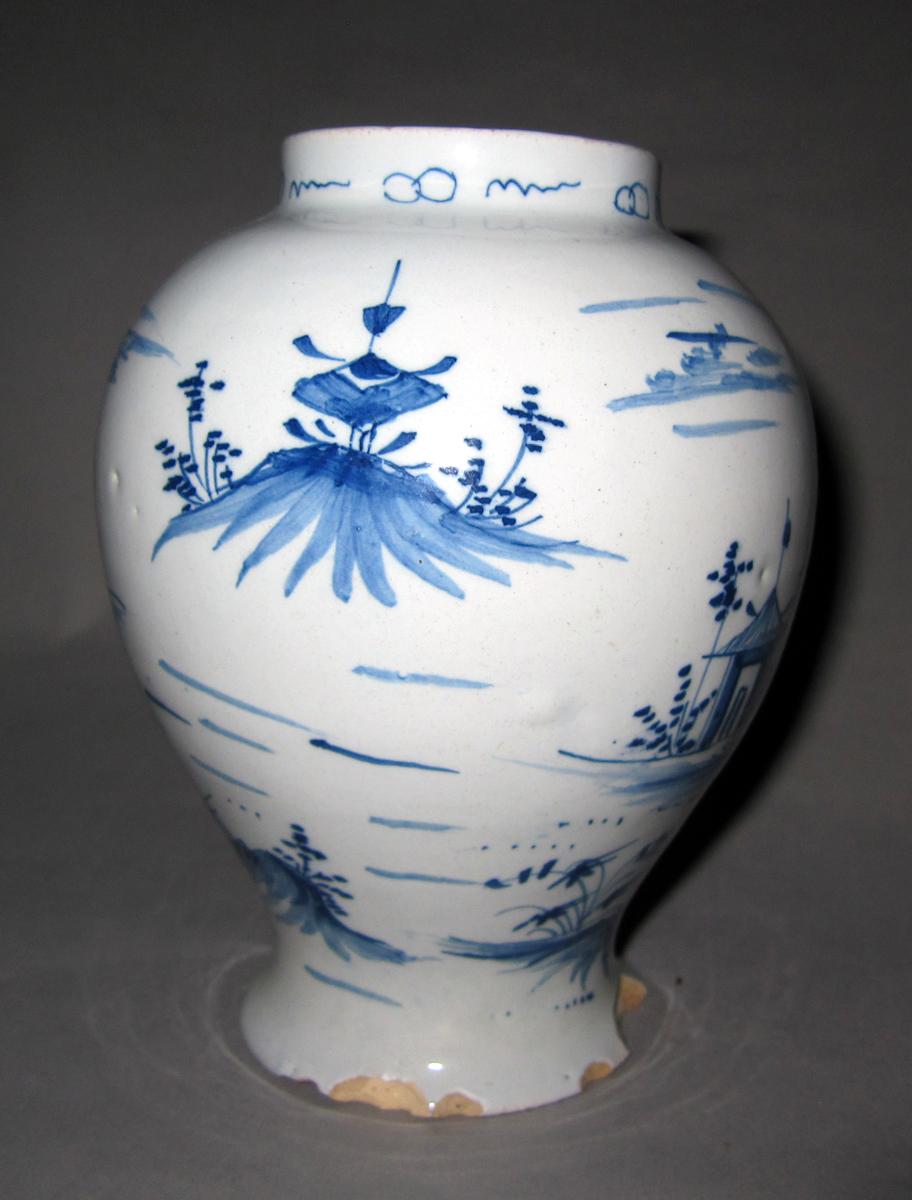 1958.1534.001 Delft flower container face two