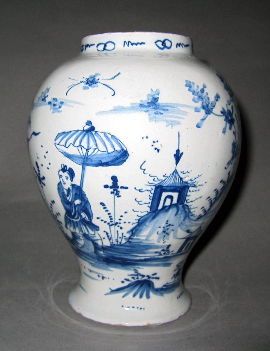 1958.1534.002 Delft flower container face one