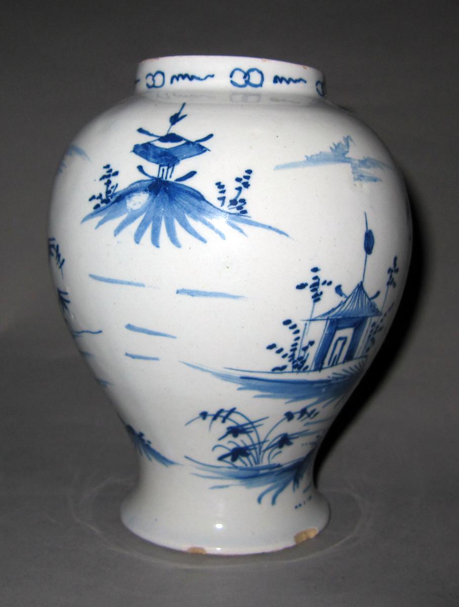 1958.1534.002 Delft flower container face two