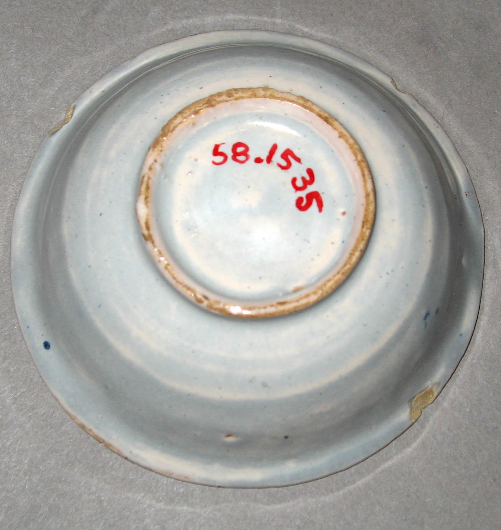 1958.1535 Earthenware dish (underside)