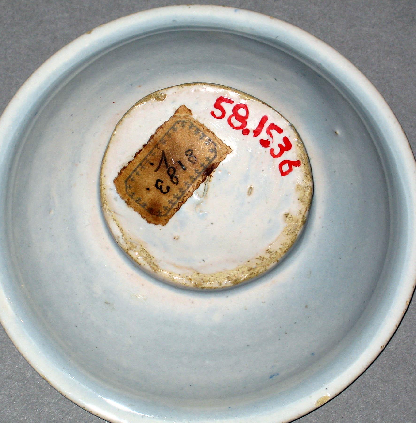 1958.1536 Earthenware dish (underside)