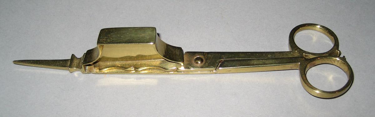 1958.1546 A Snuffer