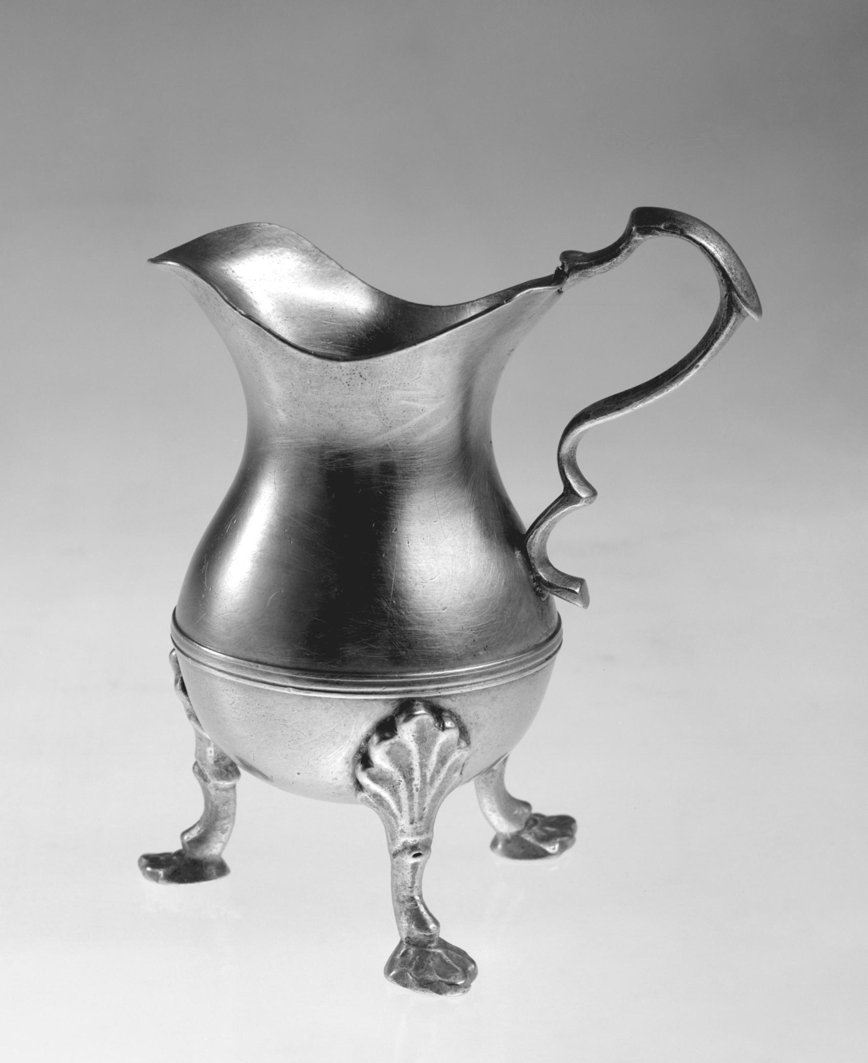 1953.0025 Pewter cream pot
