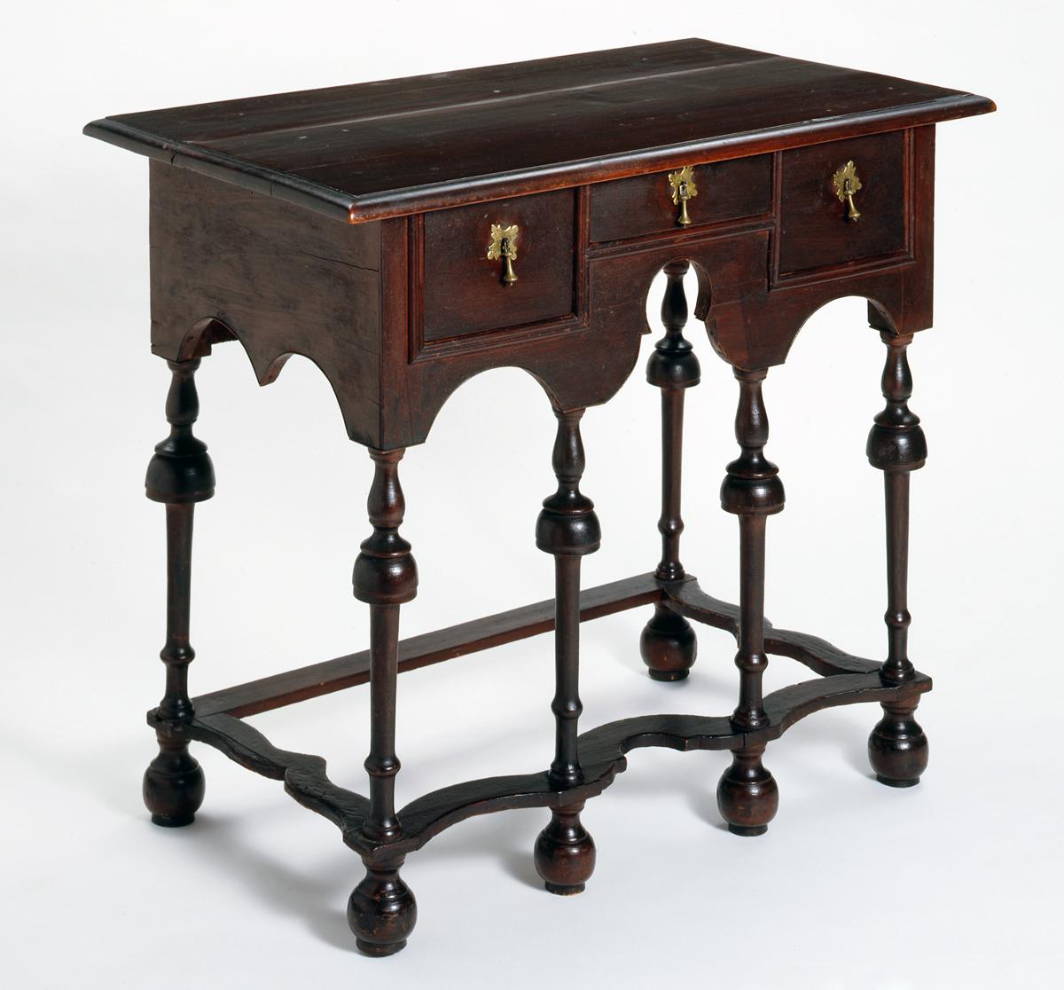 1957.1570 Table, Dressing table