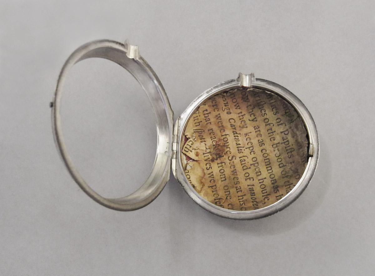 1958.1580 A Watch case, interior