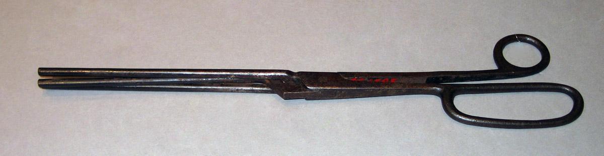 1958.1585 Curling iron