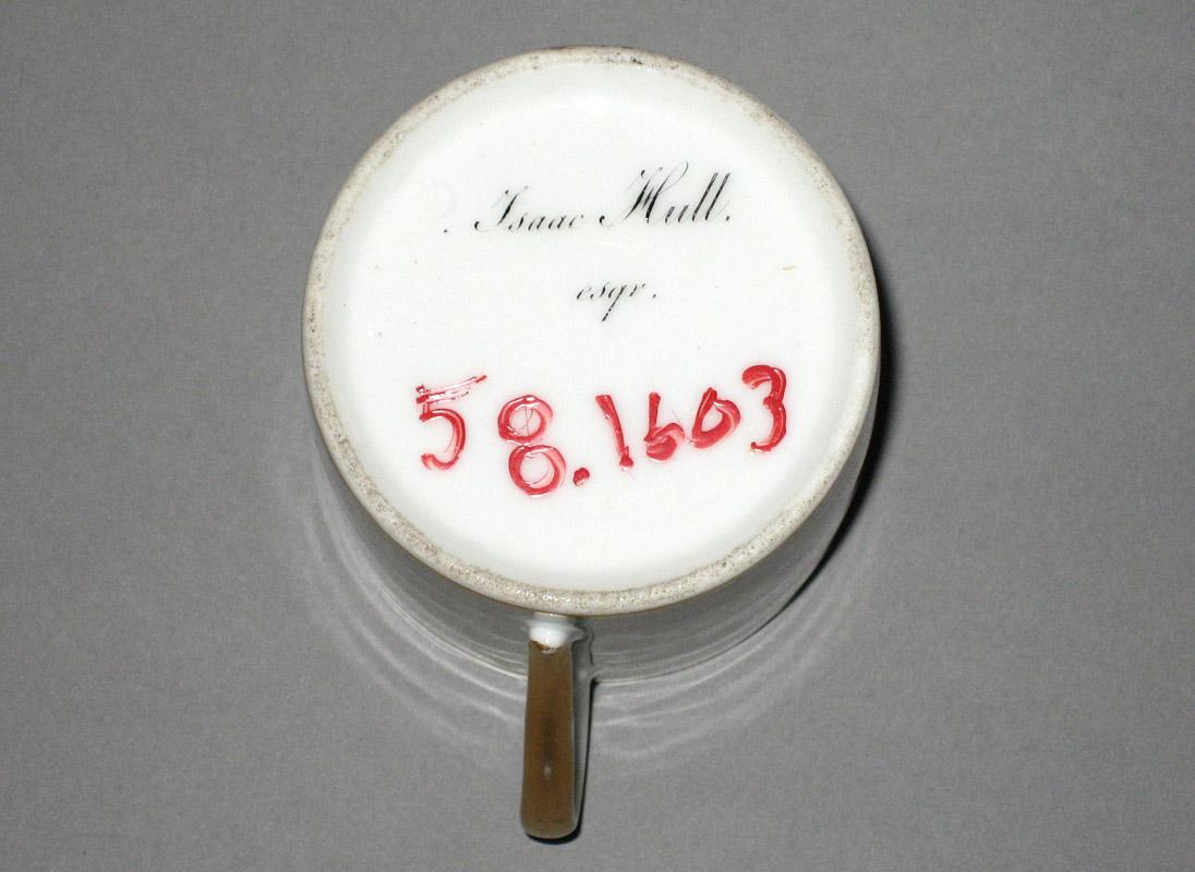 1958.1603 Coffee can underside
