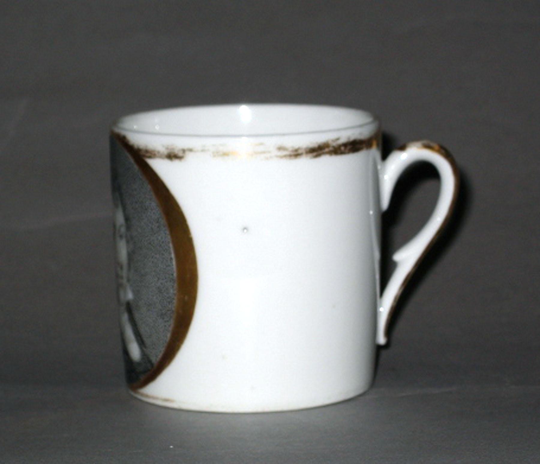 1958.1604 Porcelain cup (profile)
