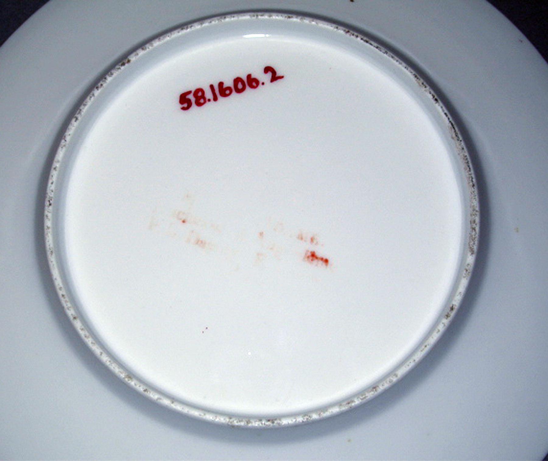 1958.1606.002 Porcelain plate (underside)