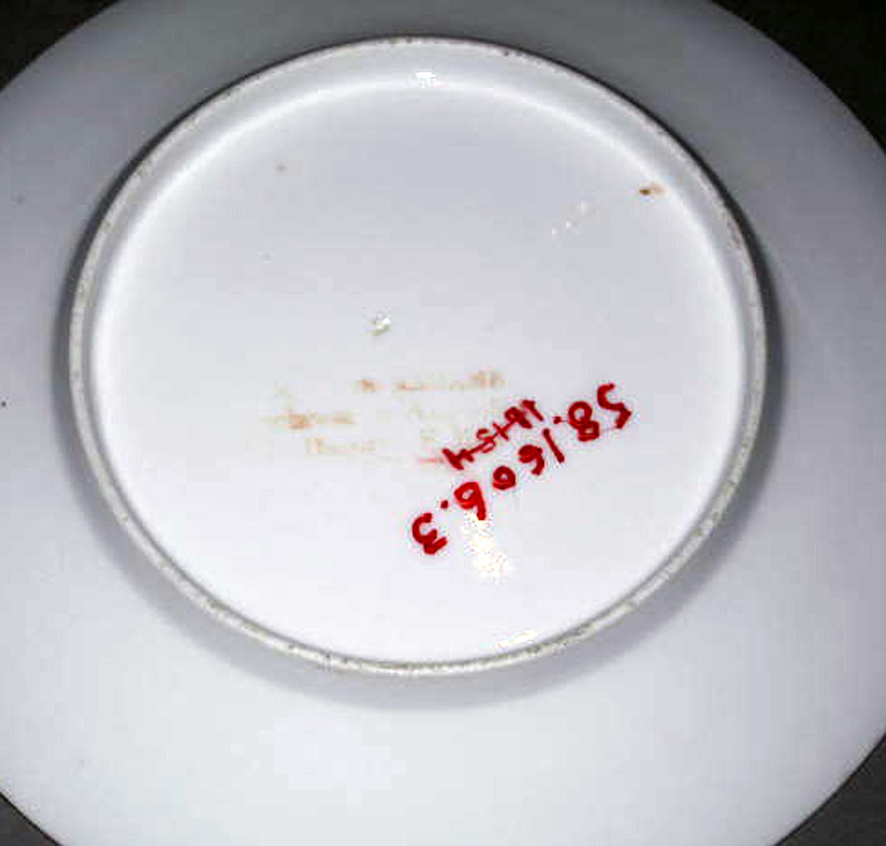 1958.1606.003 Porcelain plate (underside)