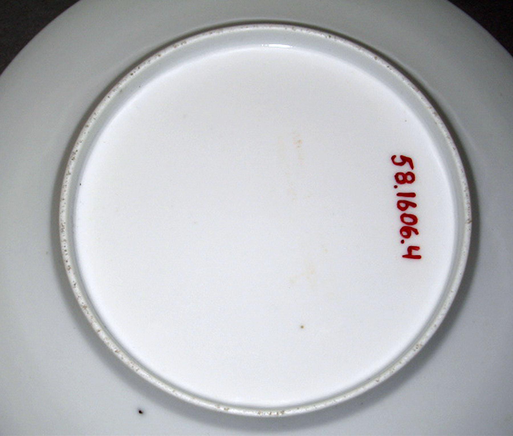 1958.1606.004 Porcelain plate (underside)