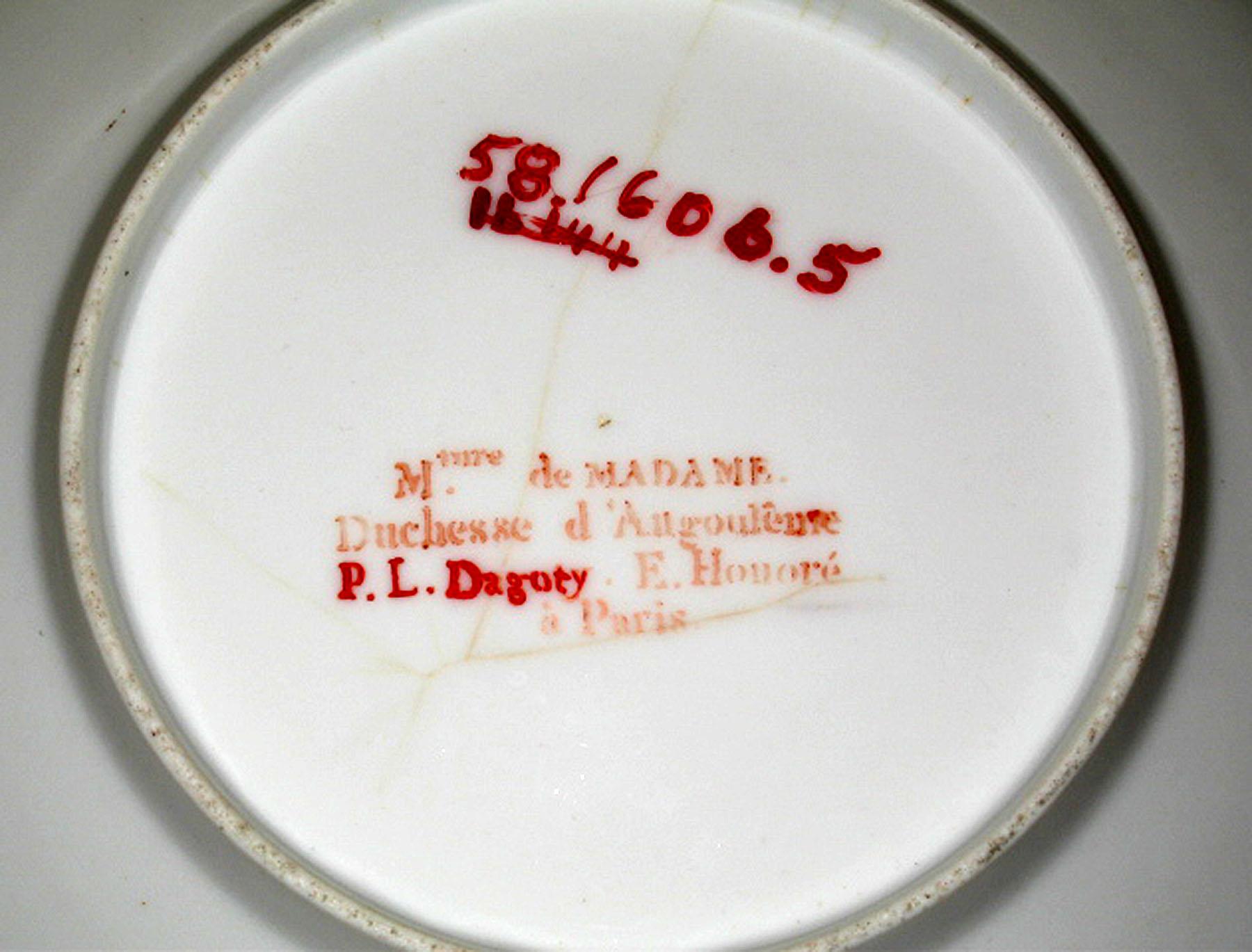1958.1606.005 Porcelain plate (underside)