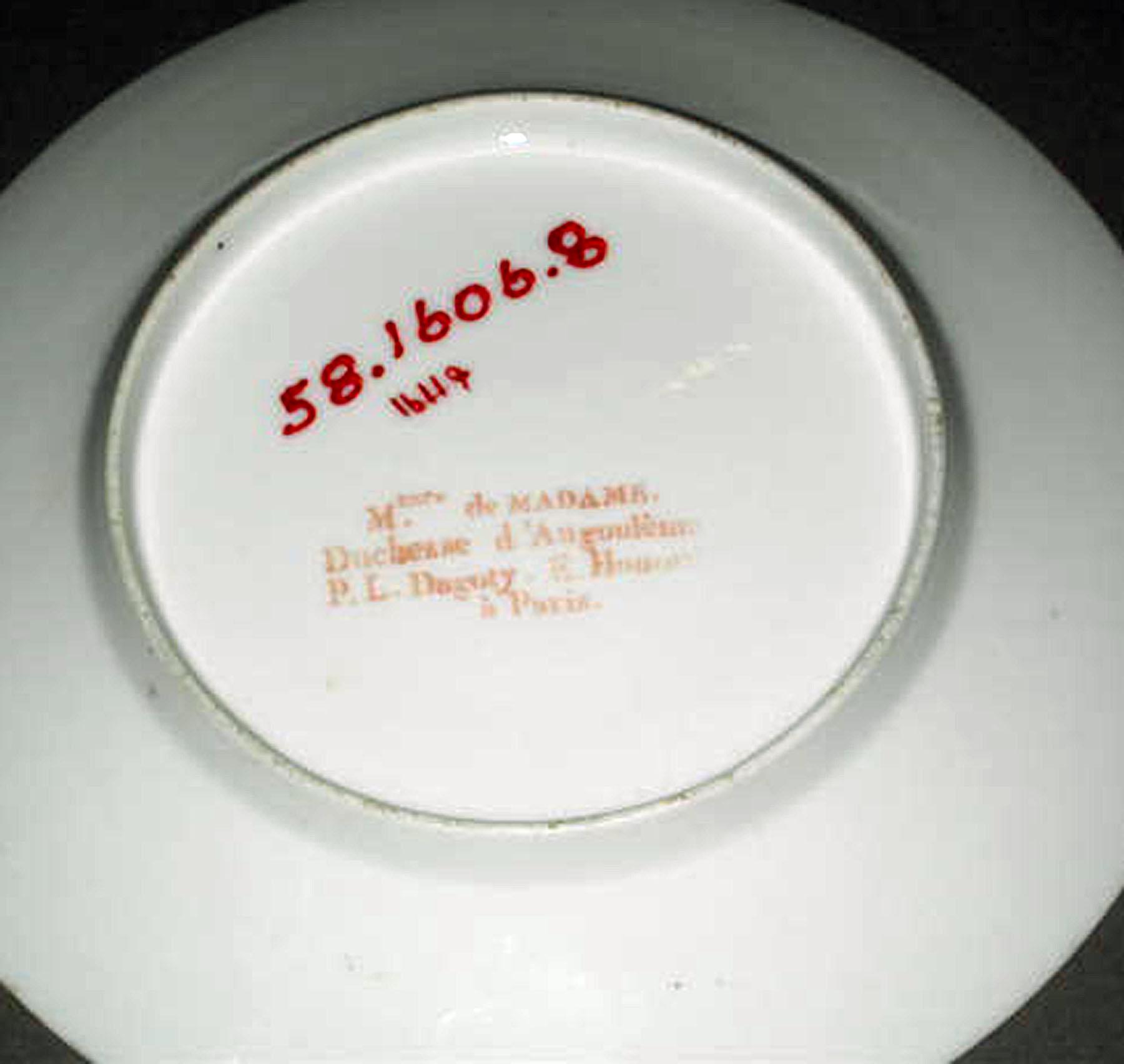 1958.1606.008 Porcelain plate (underside)