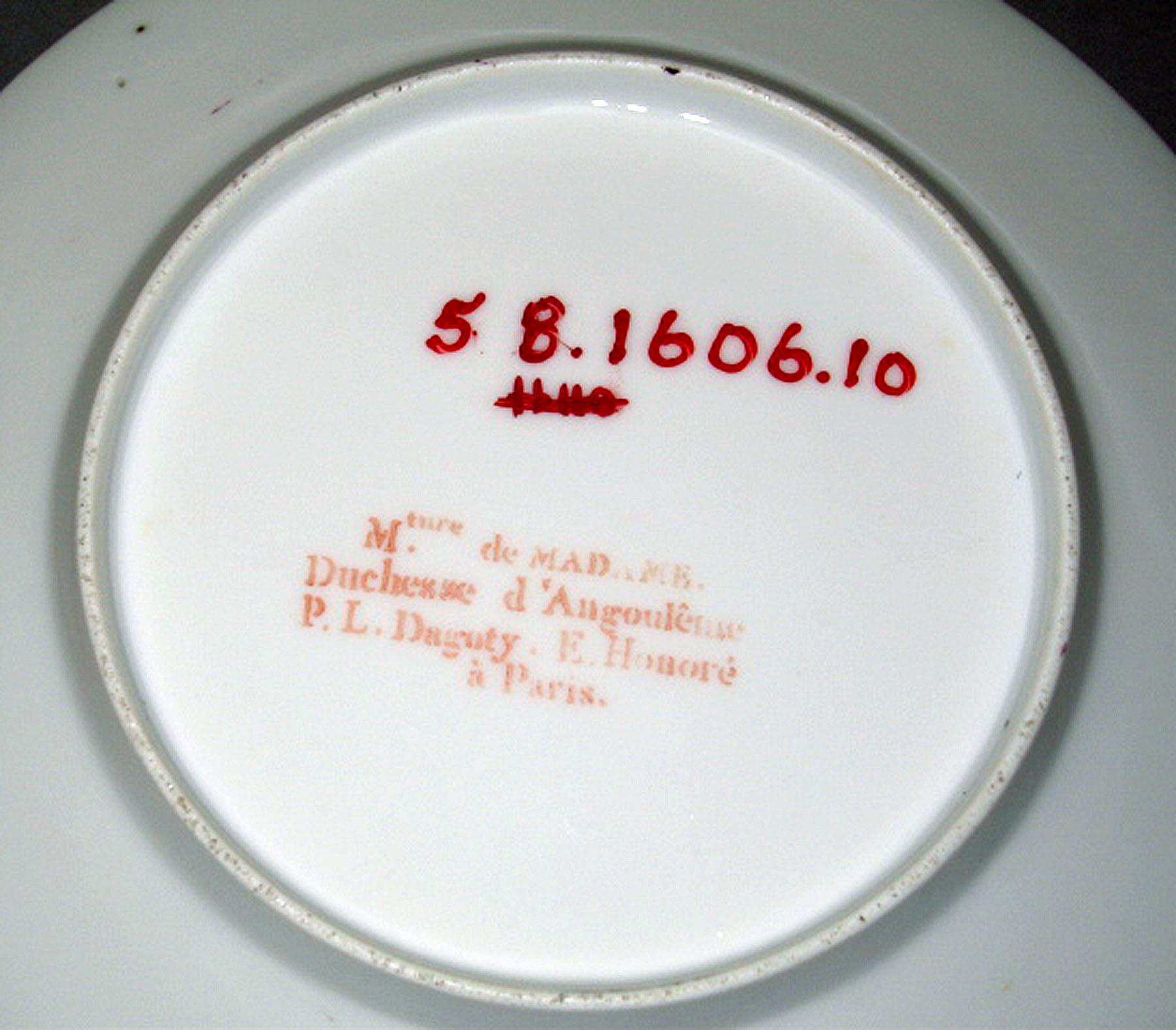 1958.1606.010 Porcelain plate (underside)