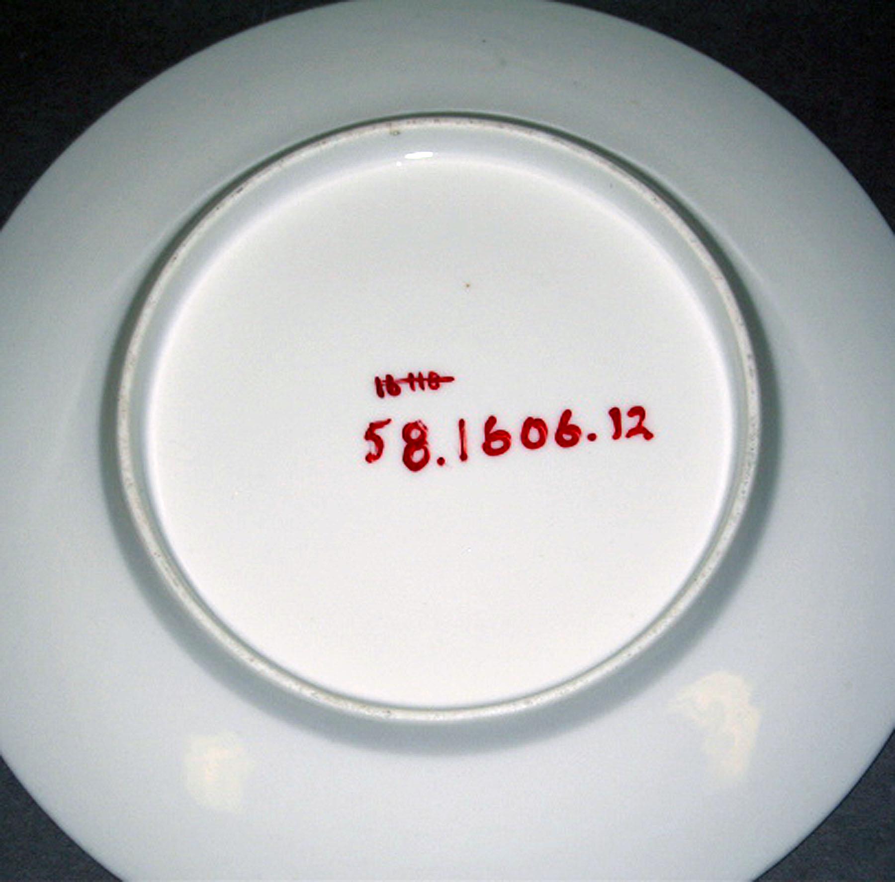 1958.1606.012 Porcelain plate (underside)