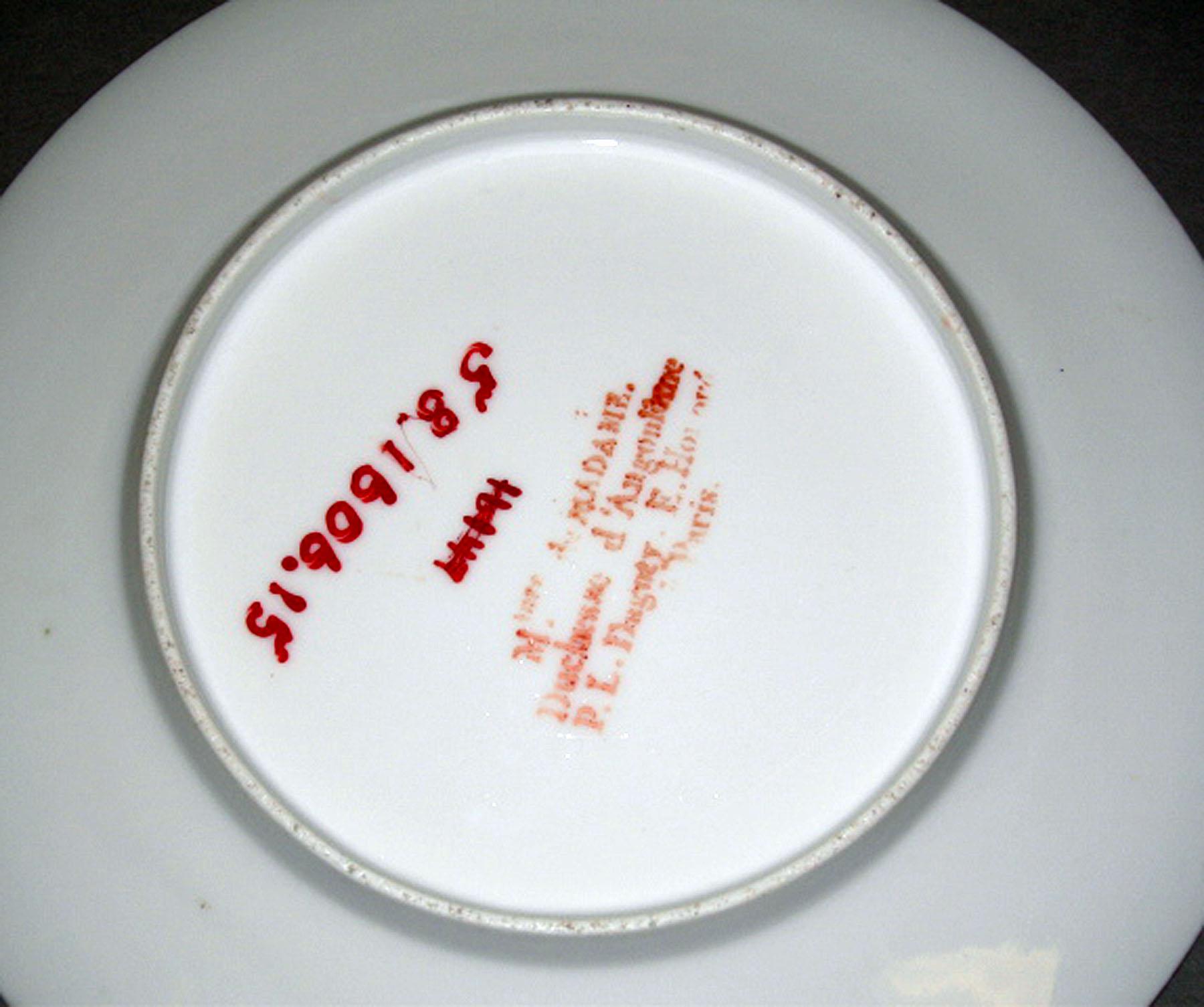 1958.1606.015 Porcelain plate (underside)