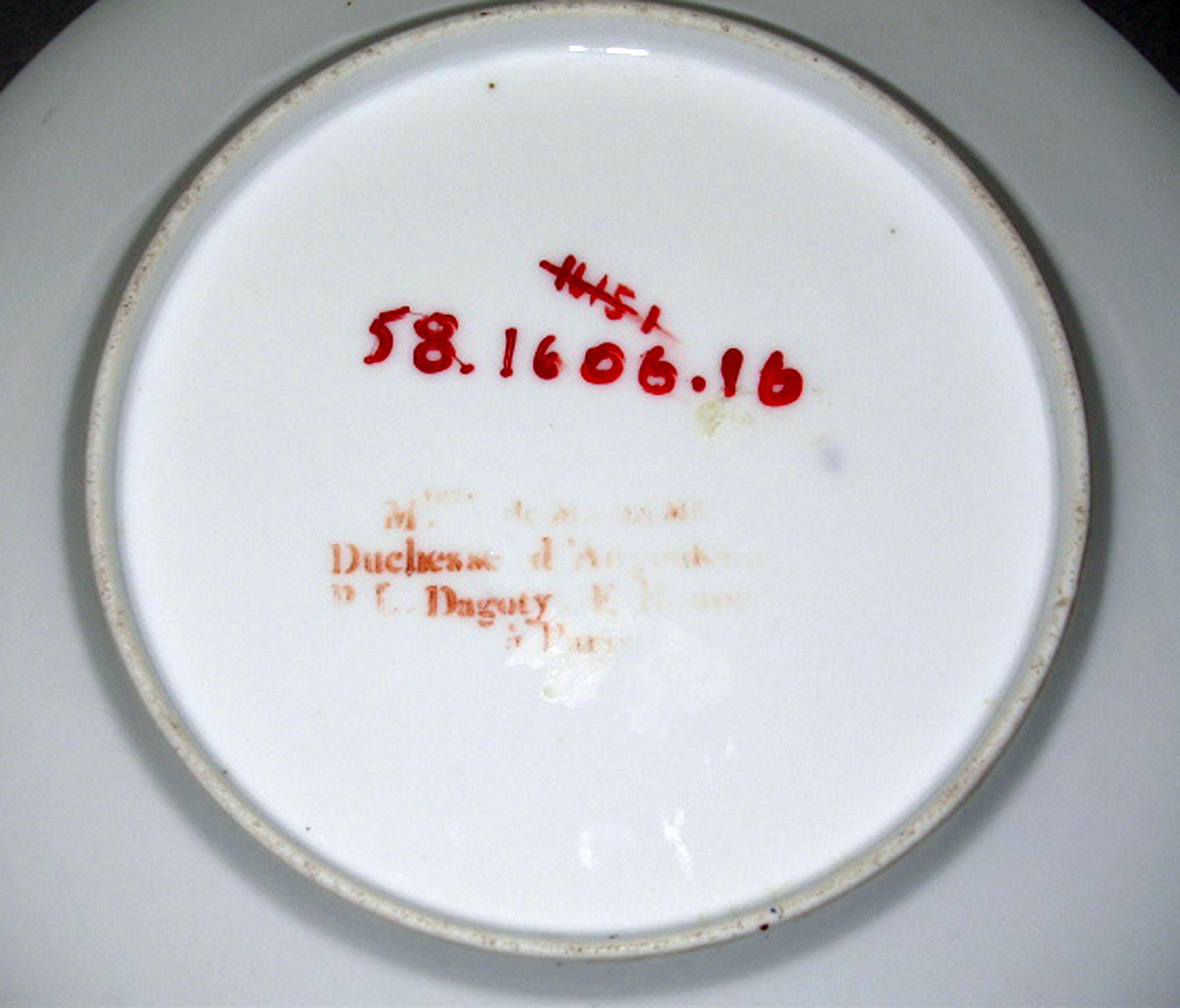 1958.1606.016 Porcelain plate (underside)