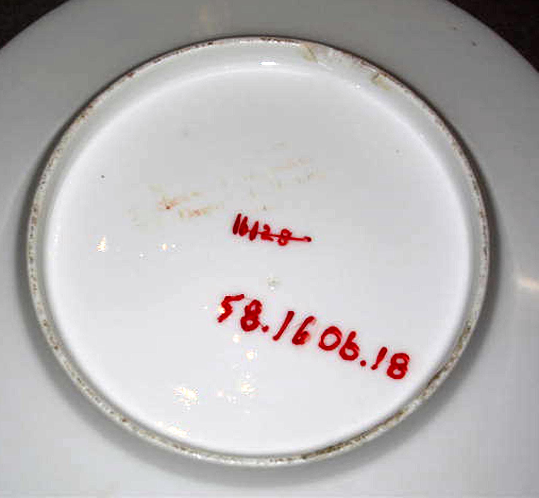 1958.1606.018 Porcelain dessert plate (underside)