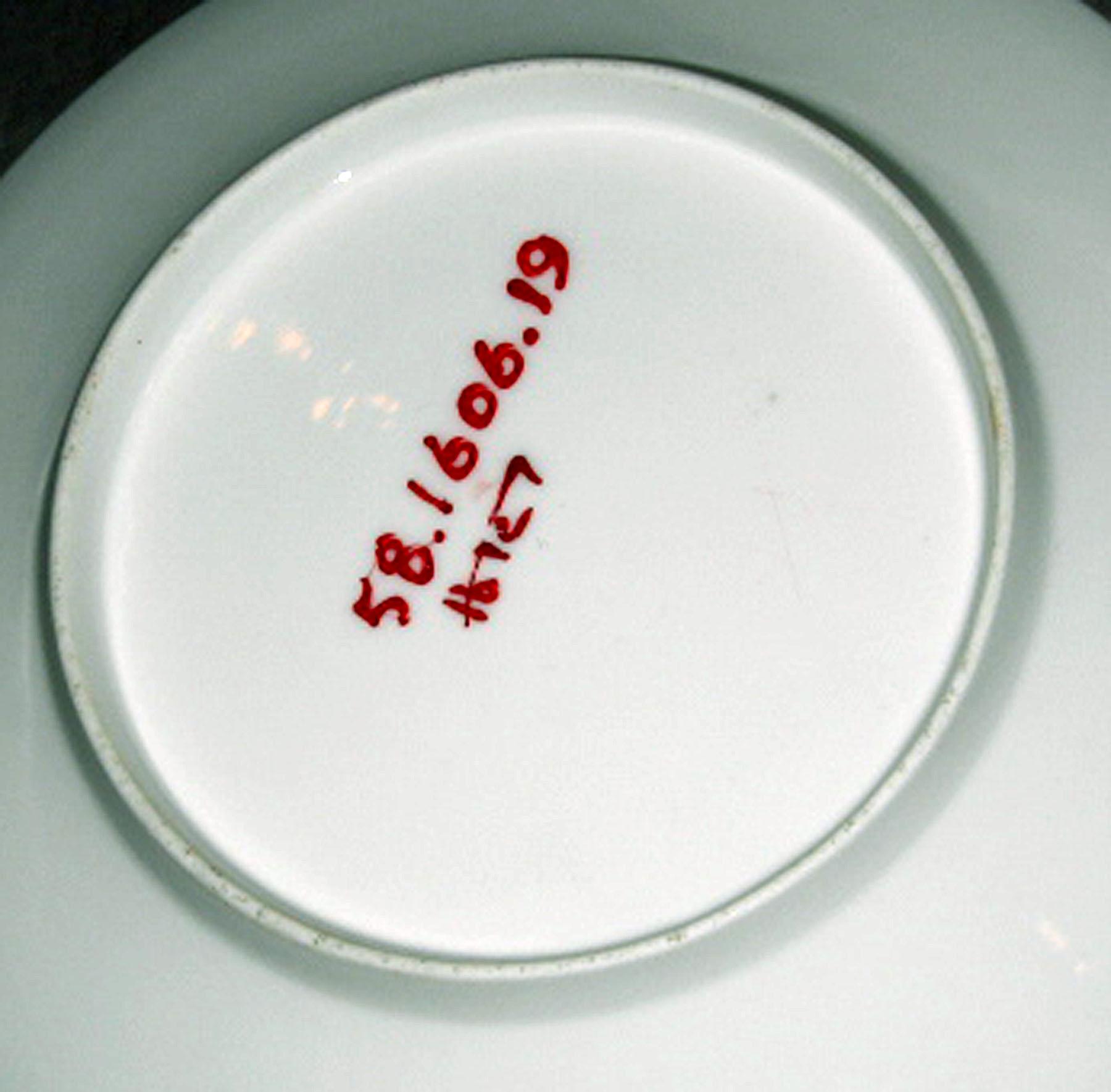 1958.1606.019 Porcelain dessert plate (underside)