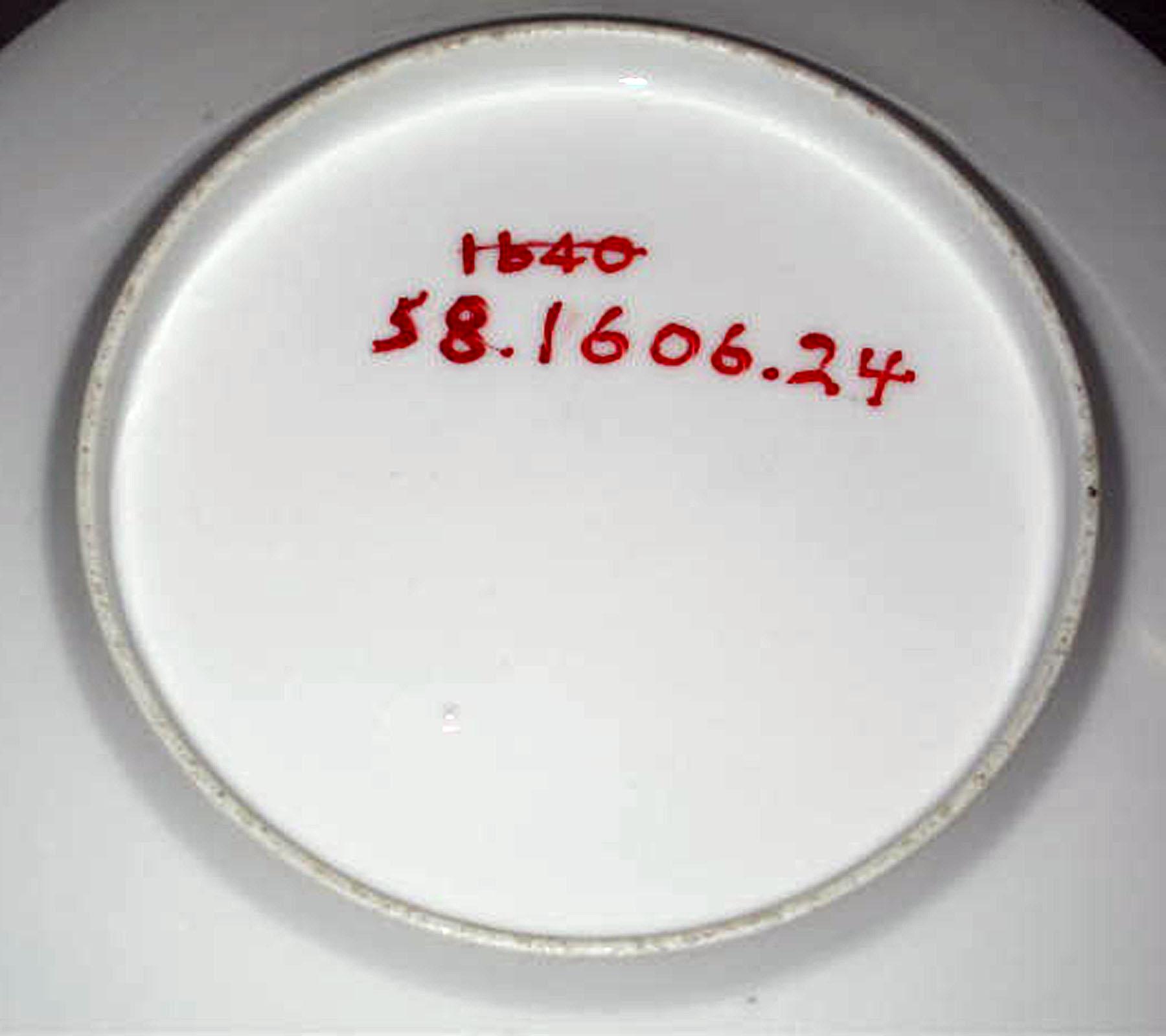 1958.1606.024 Porcelain dessert plate (underside)