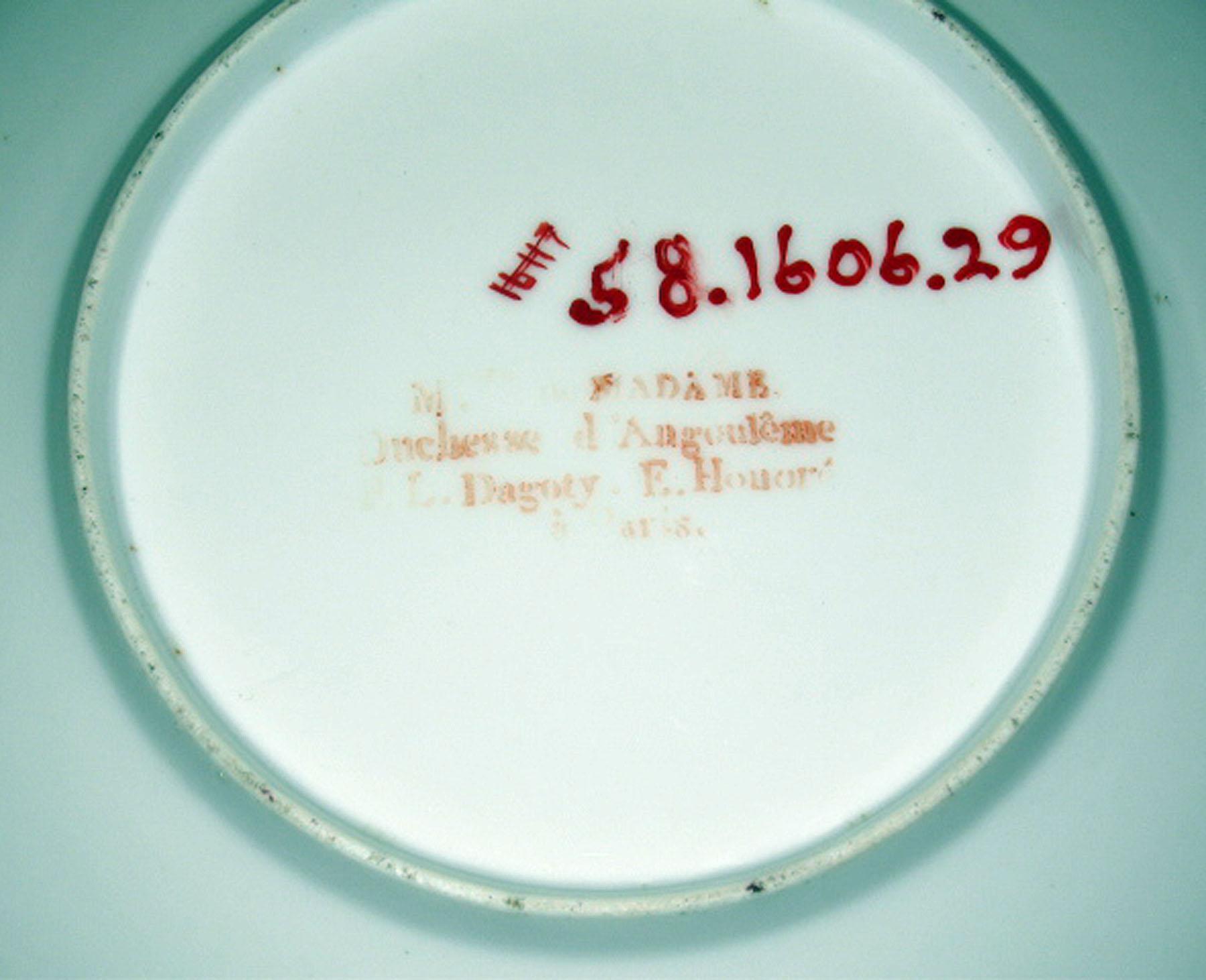 1958.1606.029 Porcelain plate (underside)