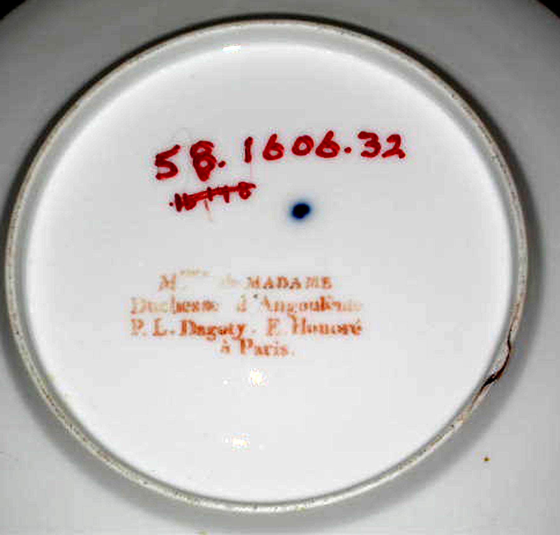 1958.1606.032 Porcelain dessert plate (underside)