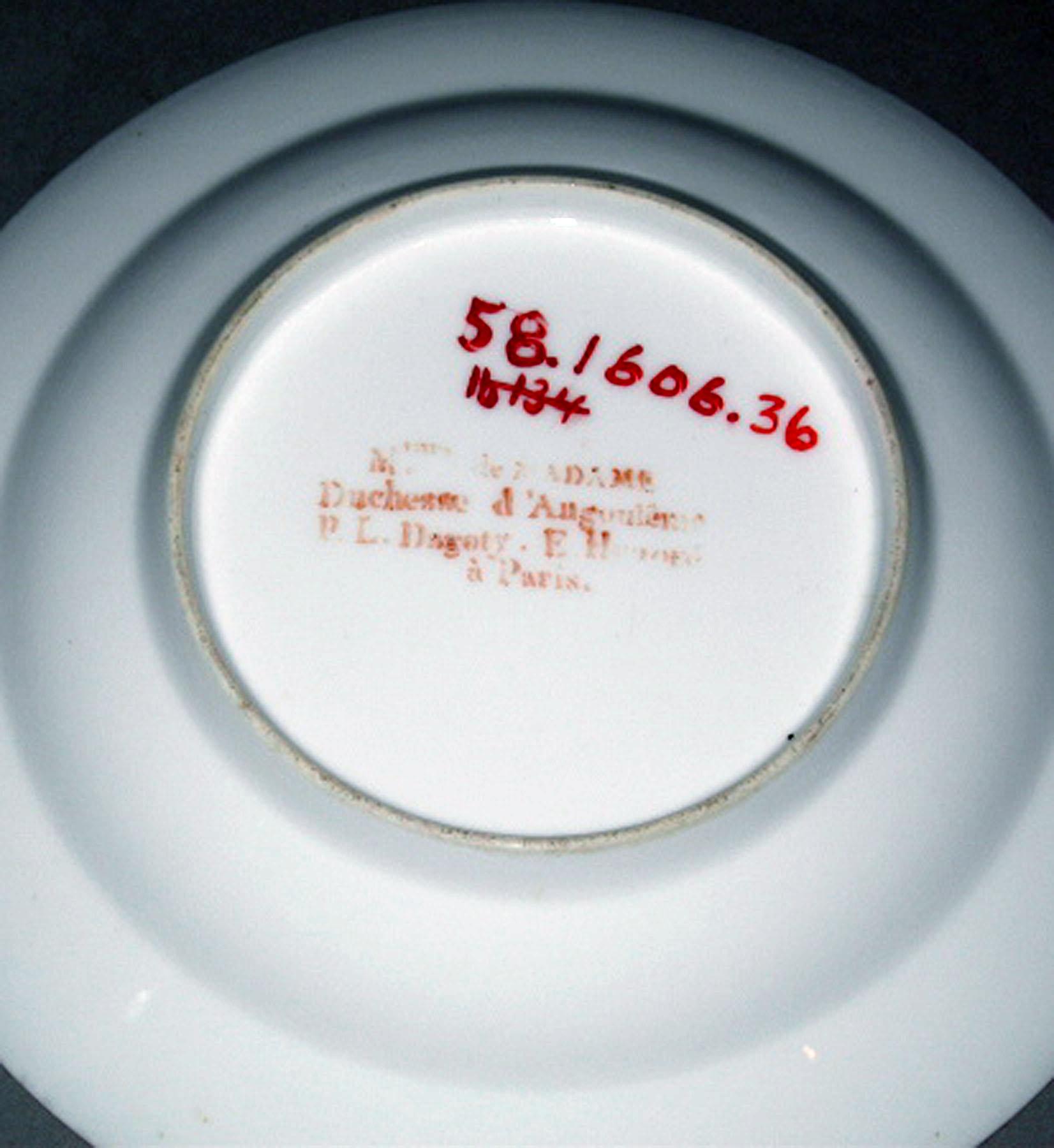 1958.1606.036 Porcelain plate (underside)