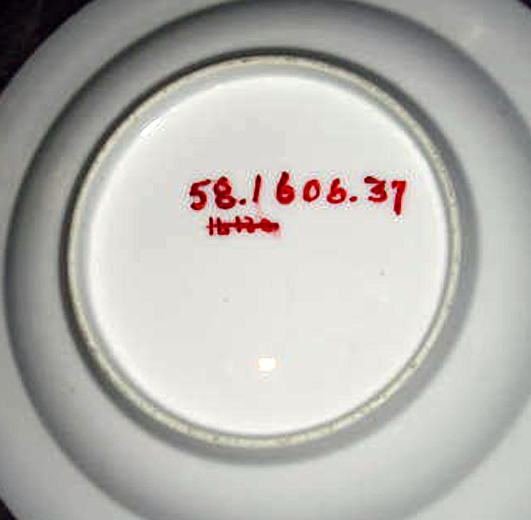 1958.1606.037 Porcelain dessert plate (underside)