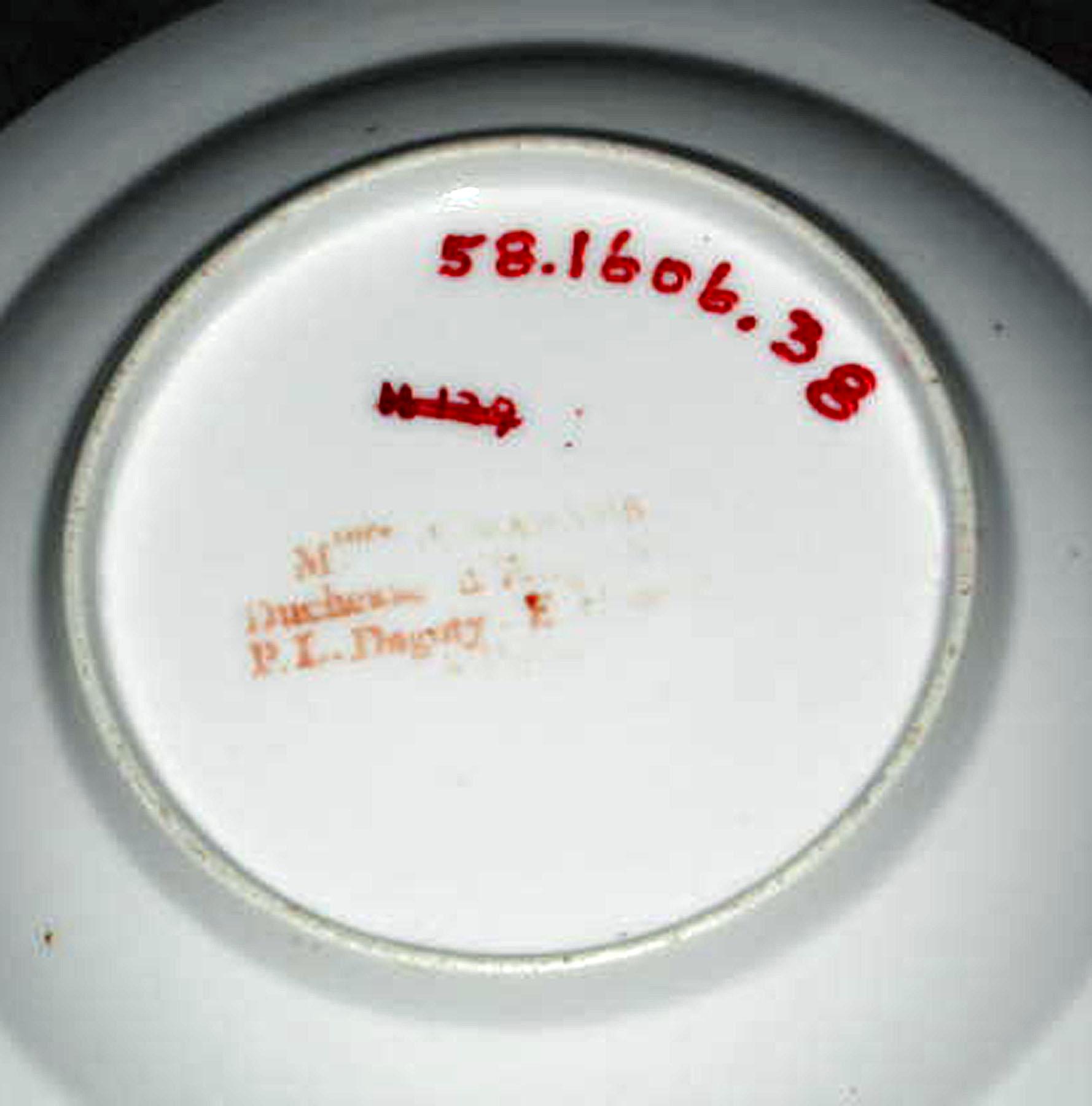 1958.1606.038 Porcelain plate (underside)