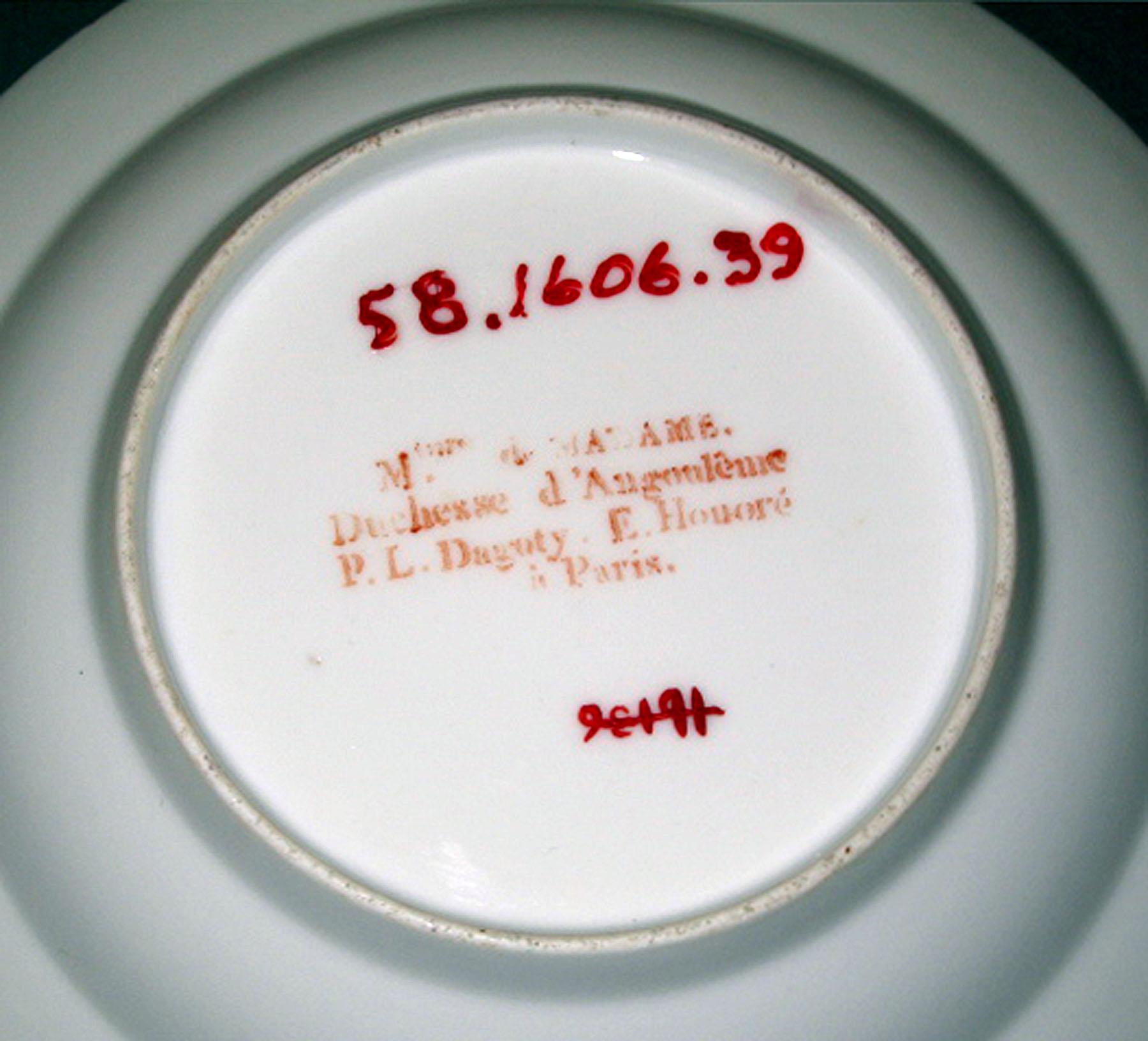 1958.1606.039 Porcelain plate (underside)
