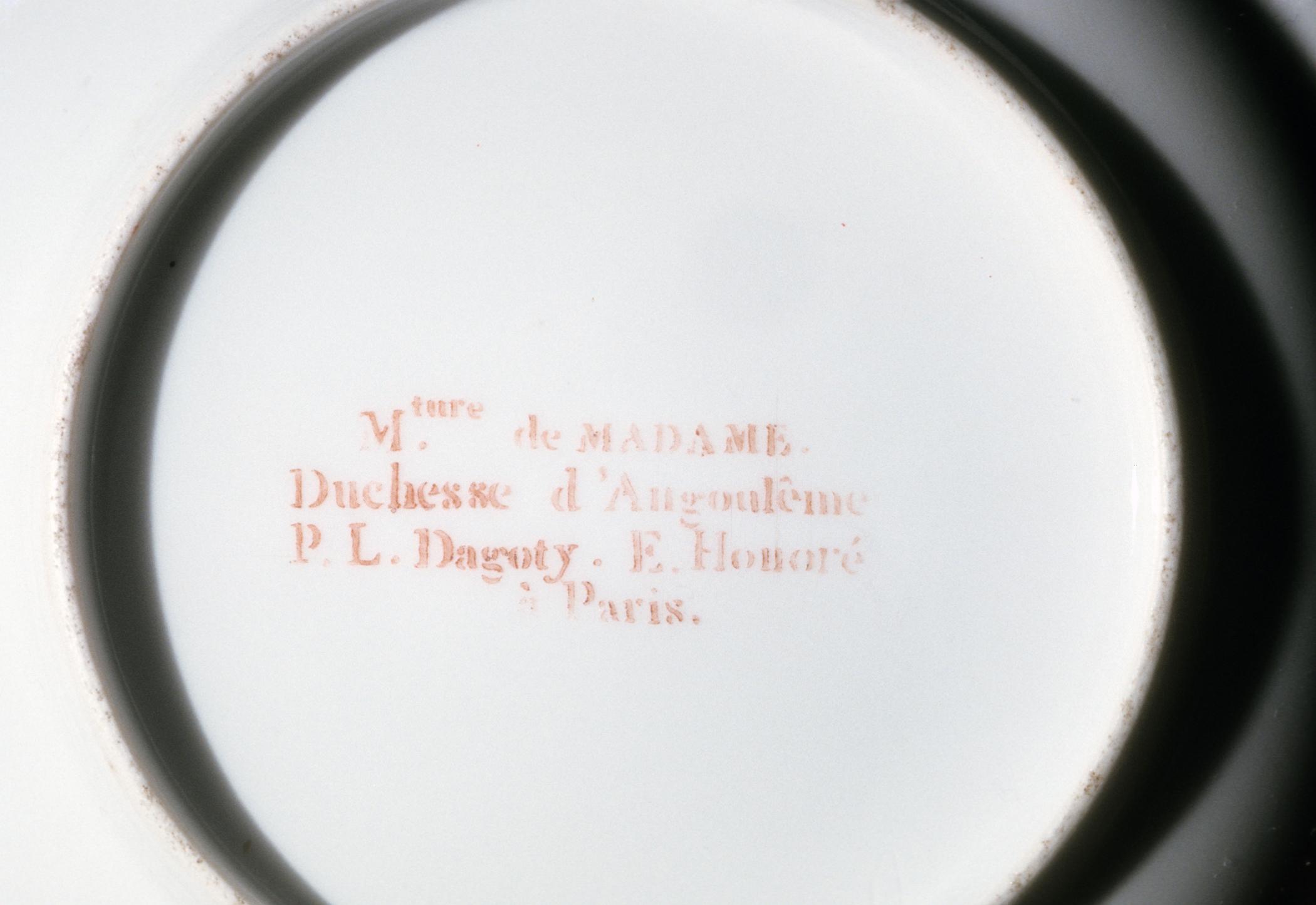 1958.1606.040 Porcelain plate (underside)