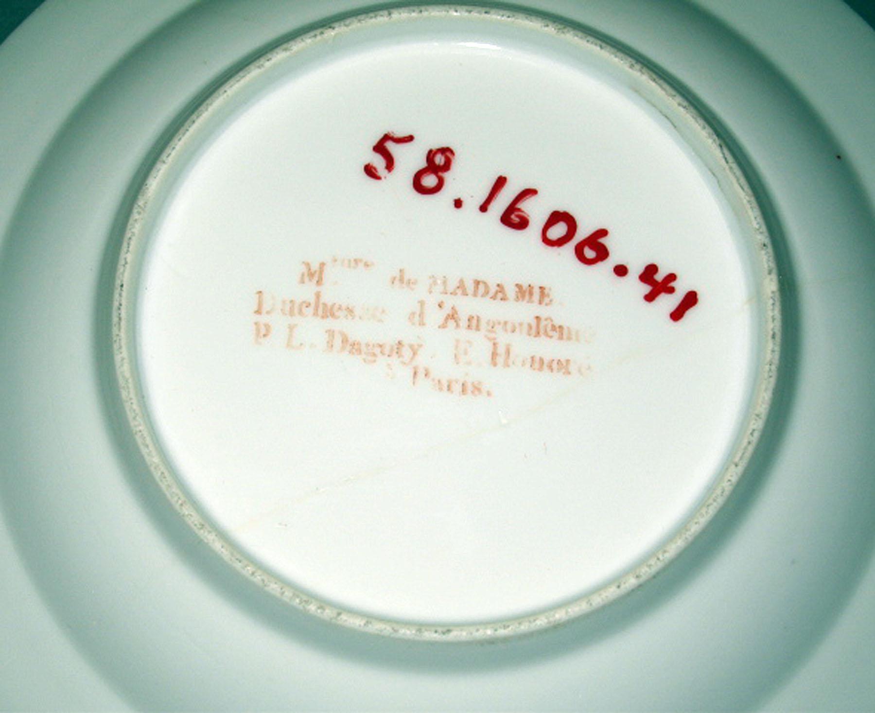 1958.1606.041 Porcelain plate (underside)