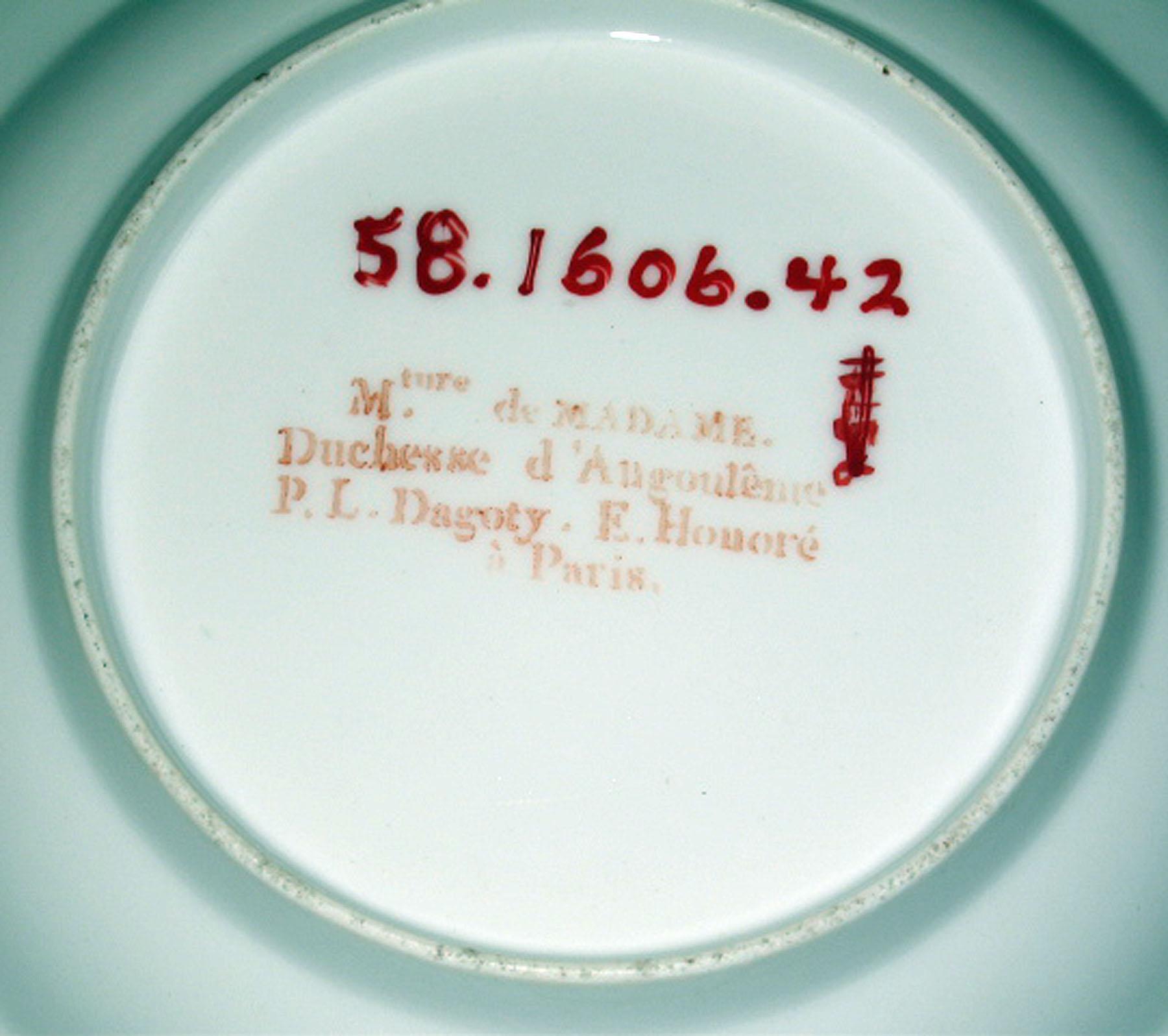 1958.1606.042 Porcelain plate (underside)