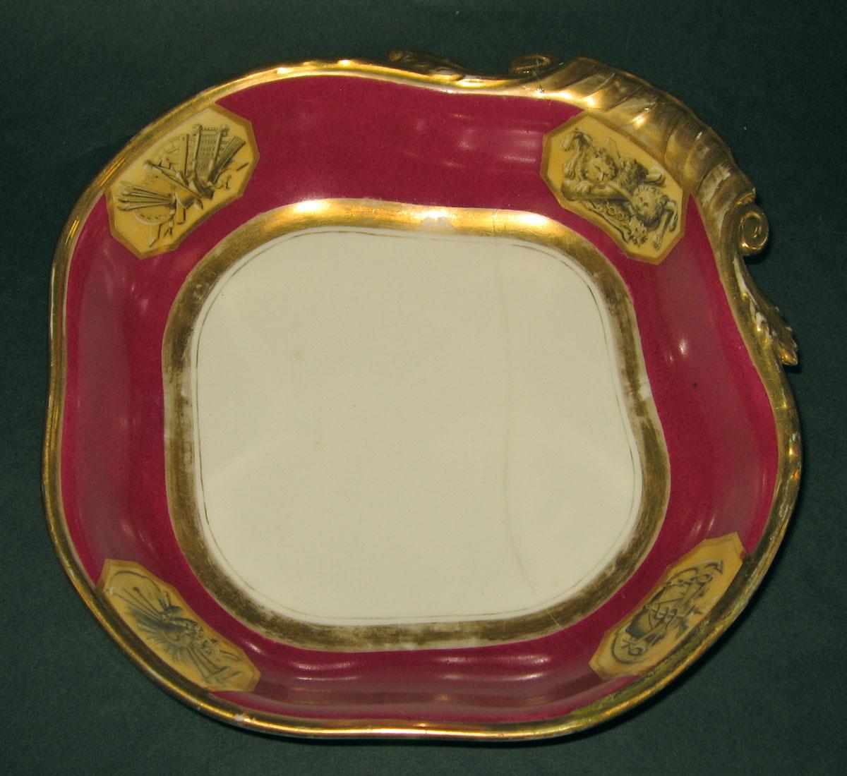 1959.1606.051 Porcelain dish