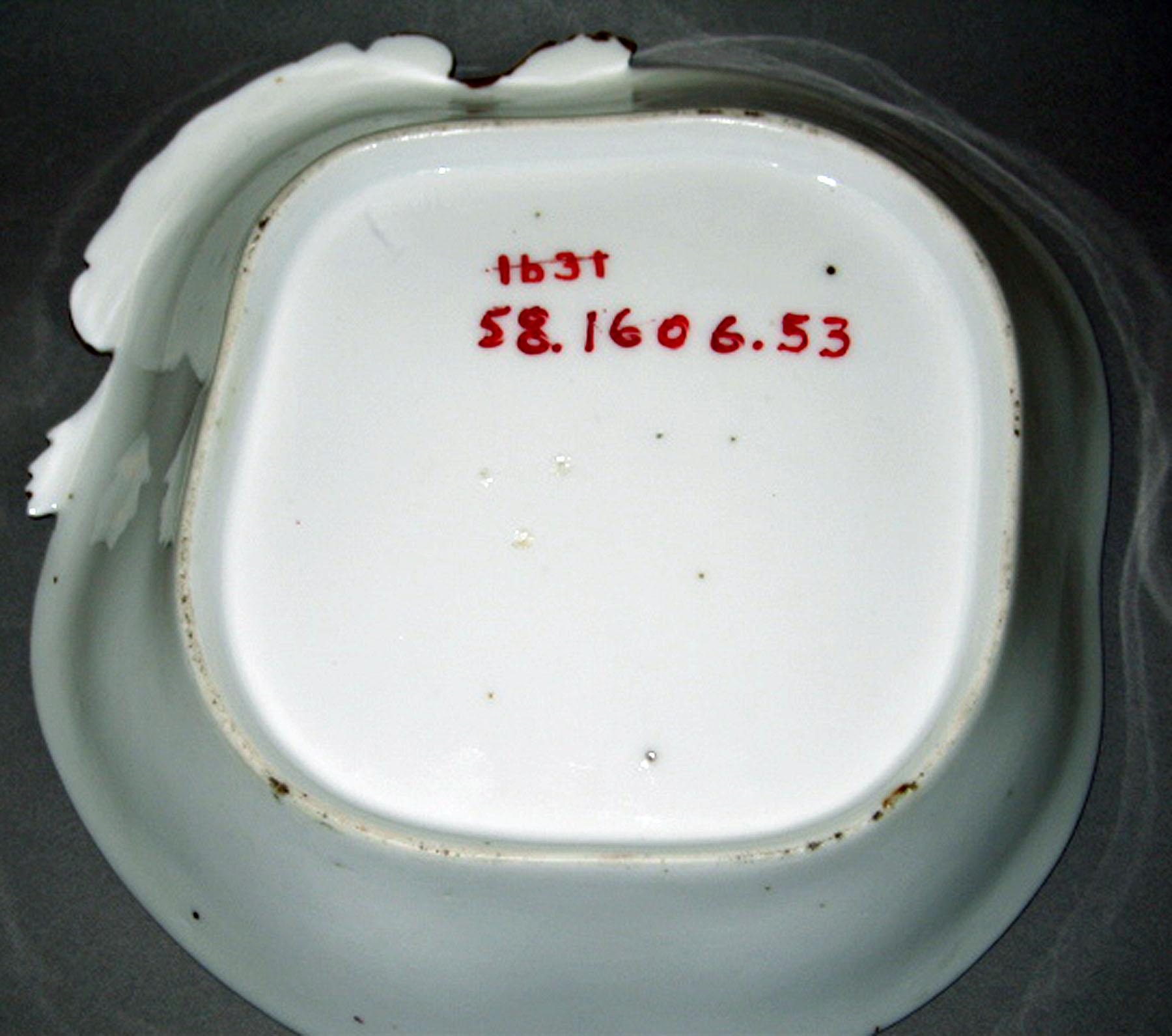 1958.1606.053 Porcelain dish (underside)