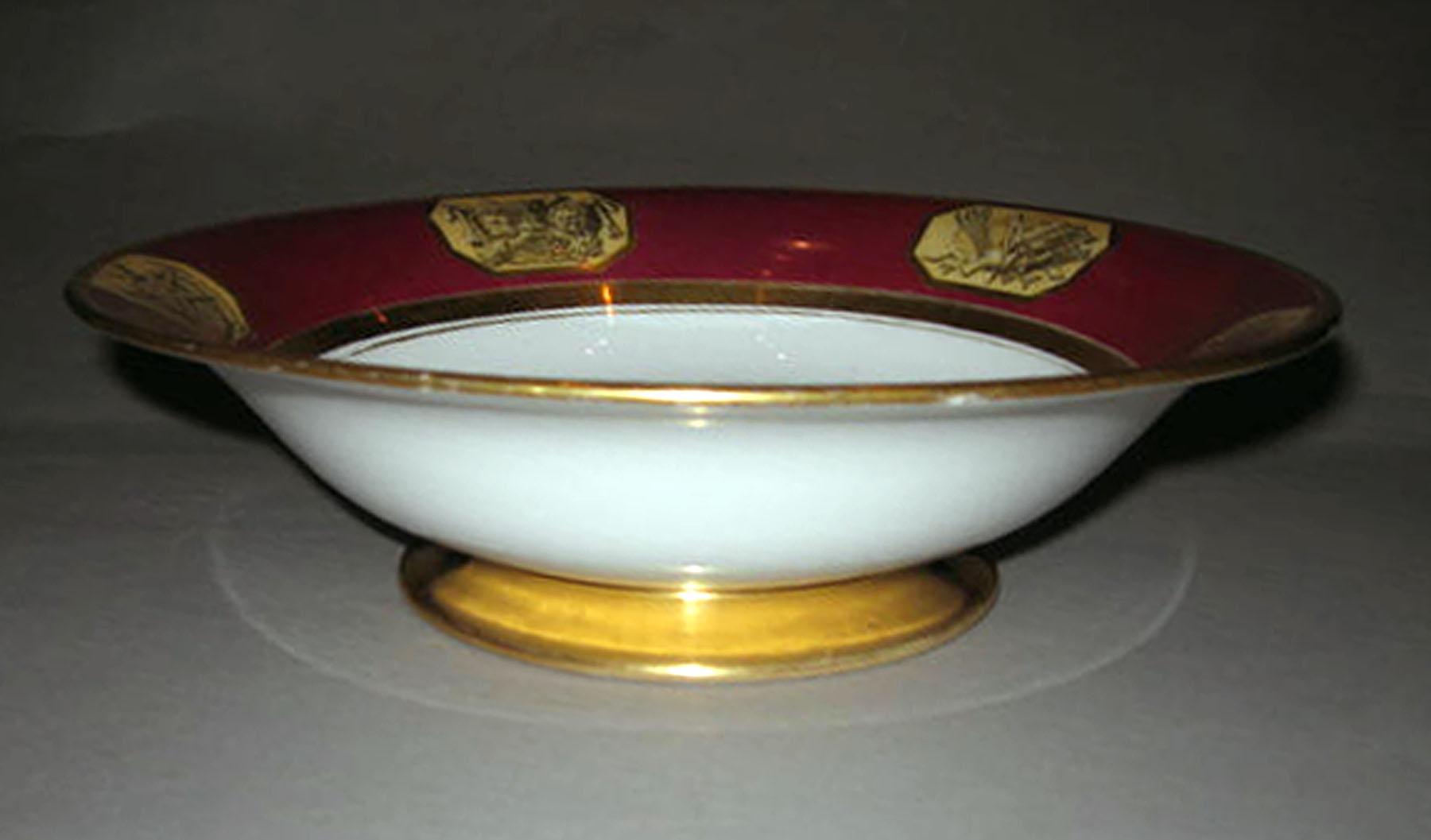1958.1606.054 Porcelain footed bowl
