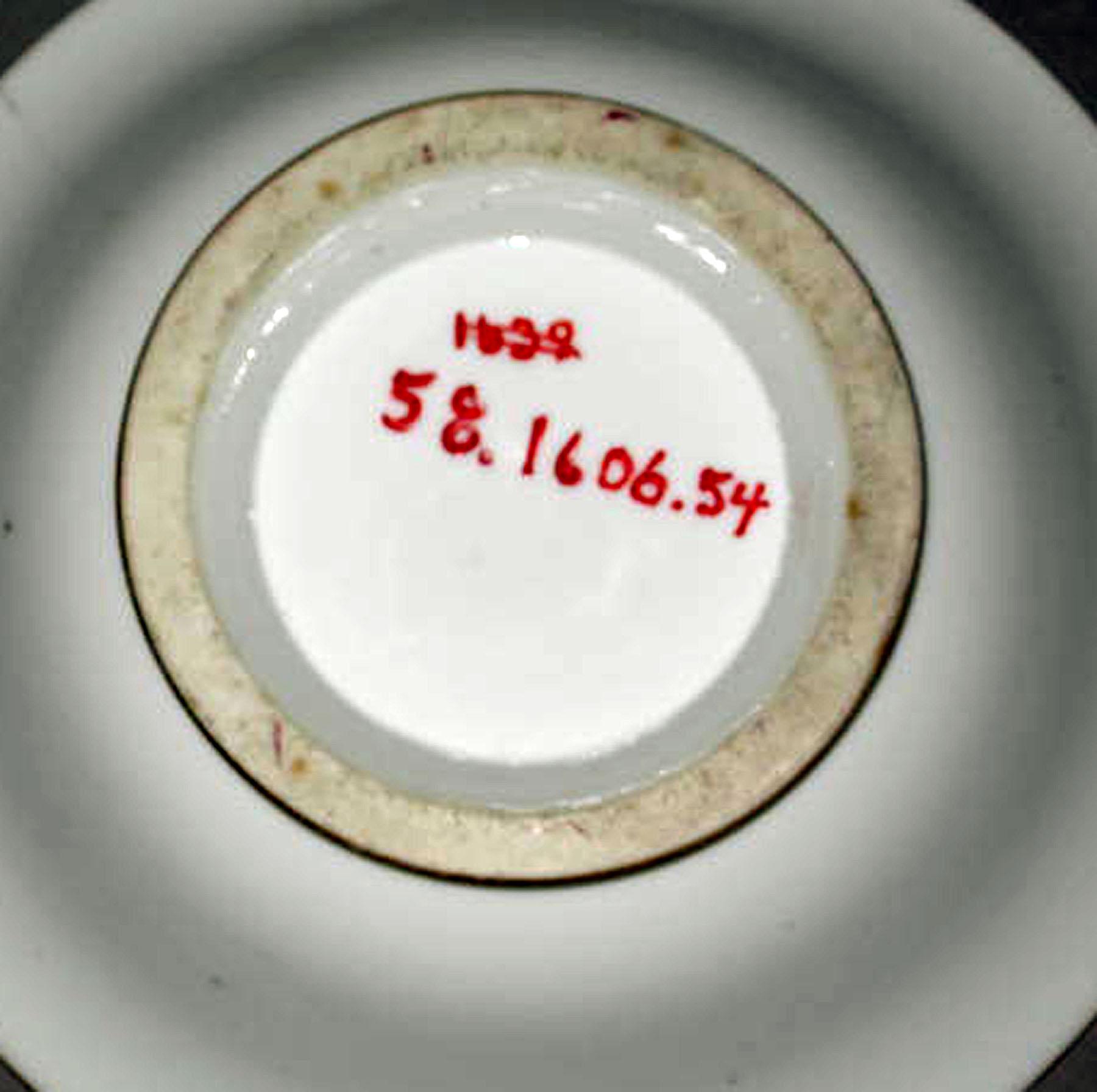 1958.1606.054 Porcelain footed bowl (underside)