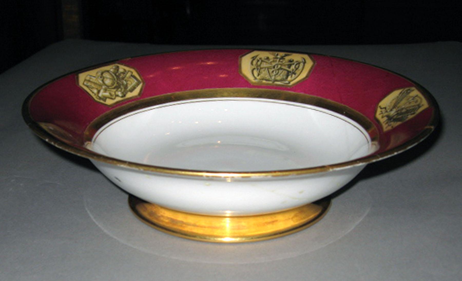 1958.1606.056 Porcelain footed bowl
