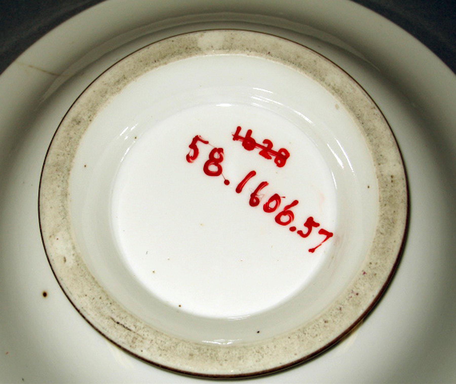 1958.1606.057 Porcelain bowl (underside)