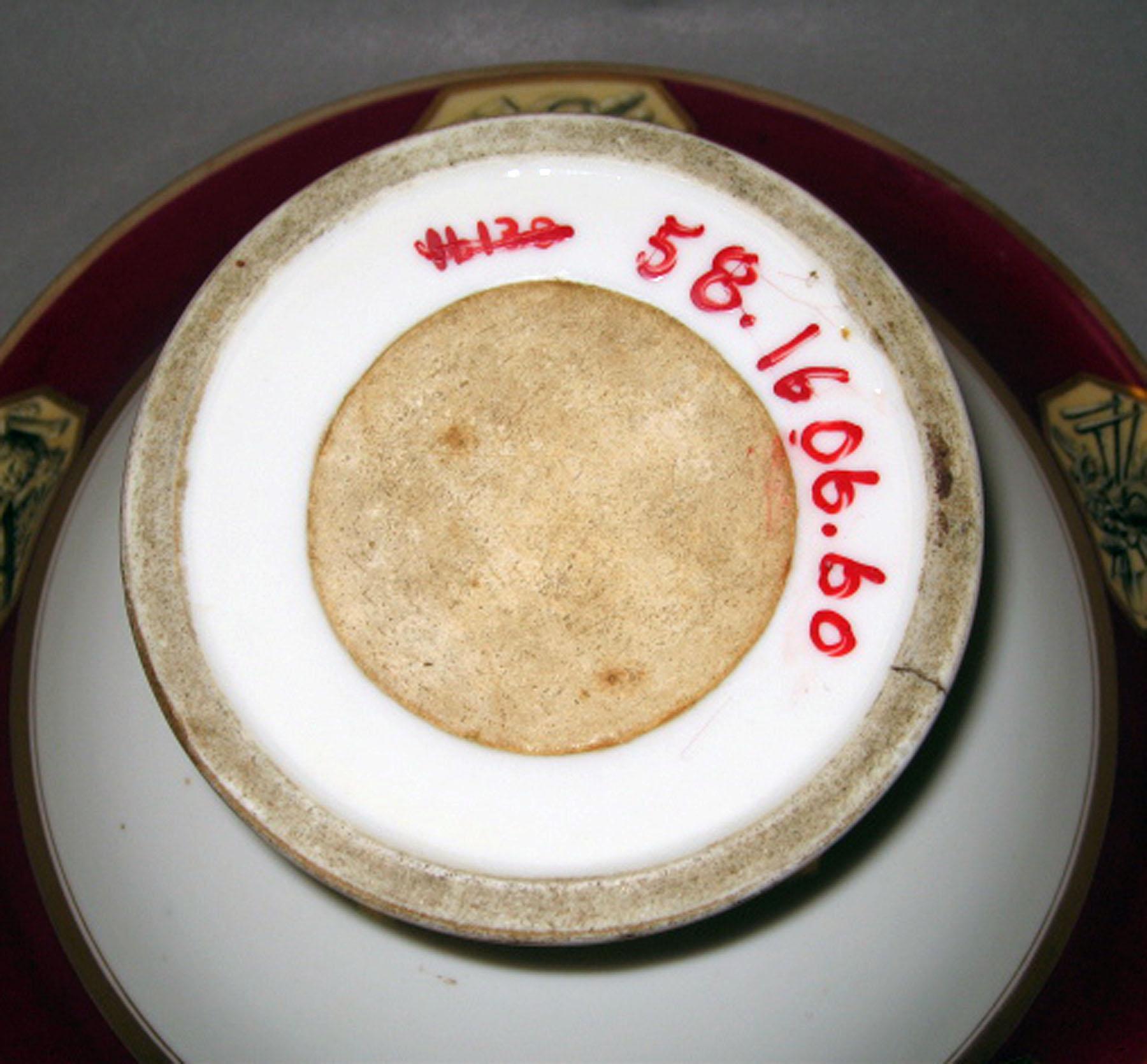 1958.1606.060 Porcelain compote (underside)